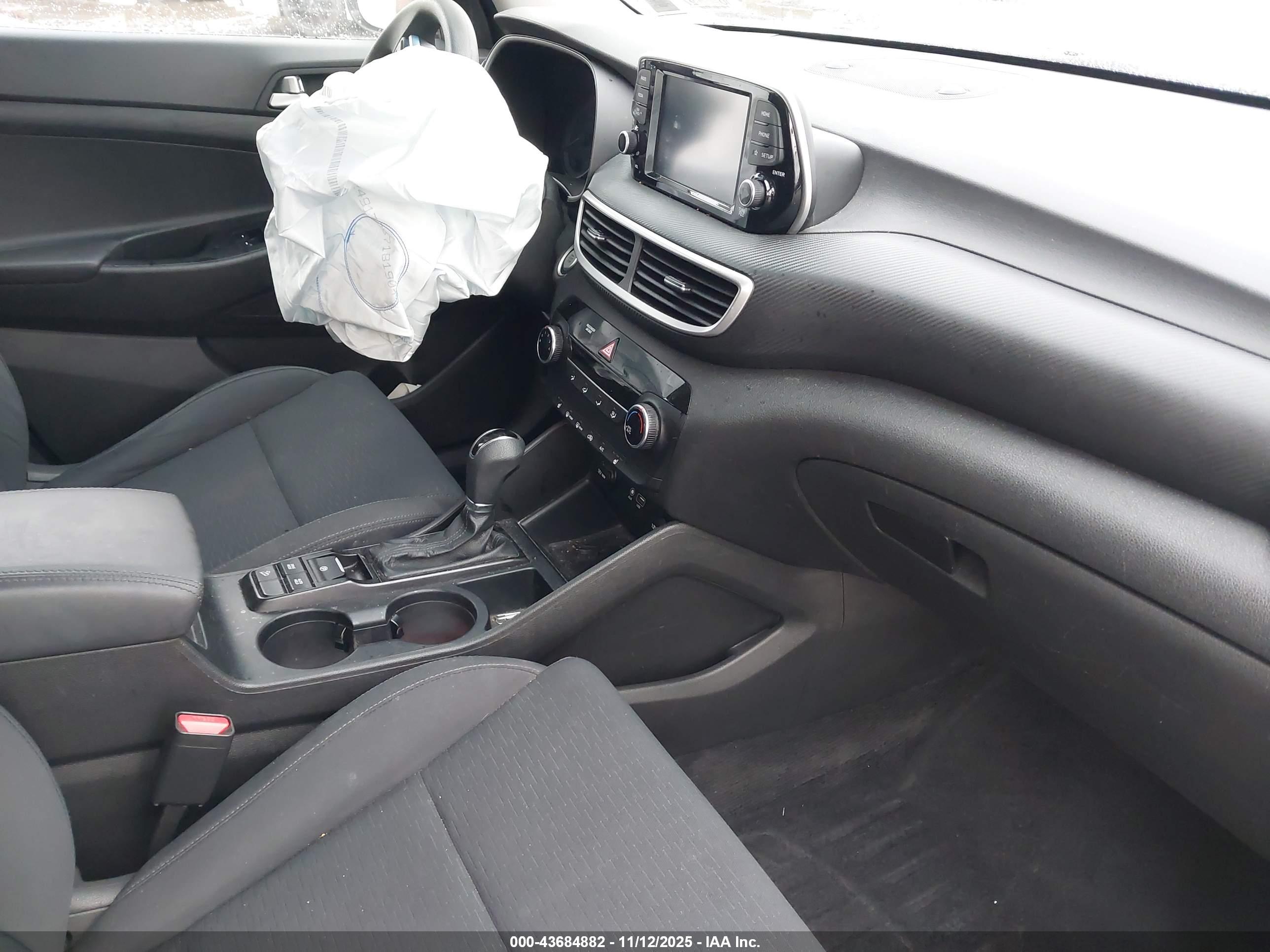 HYUNDAI TUCSON image 5