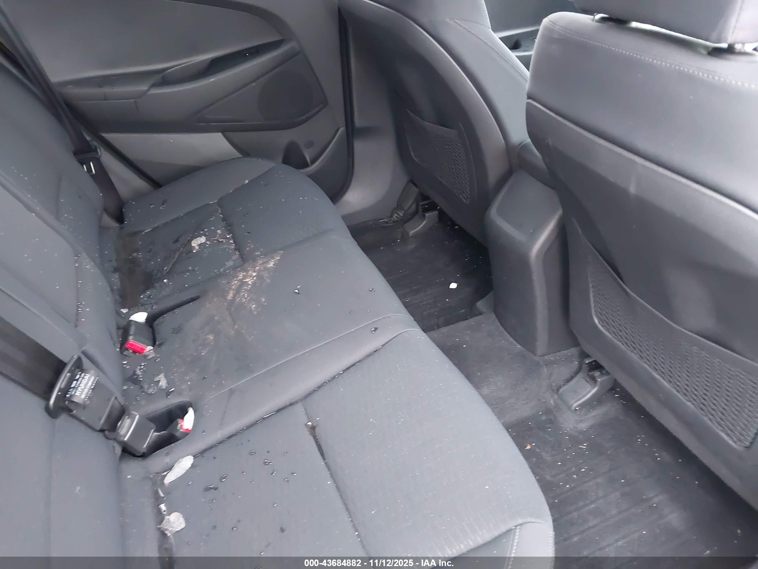 HYUNDAI TUCSON image 8