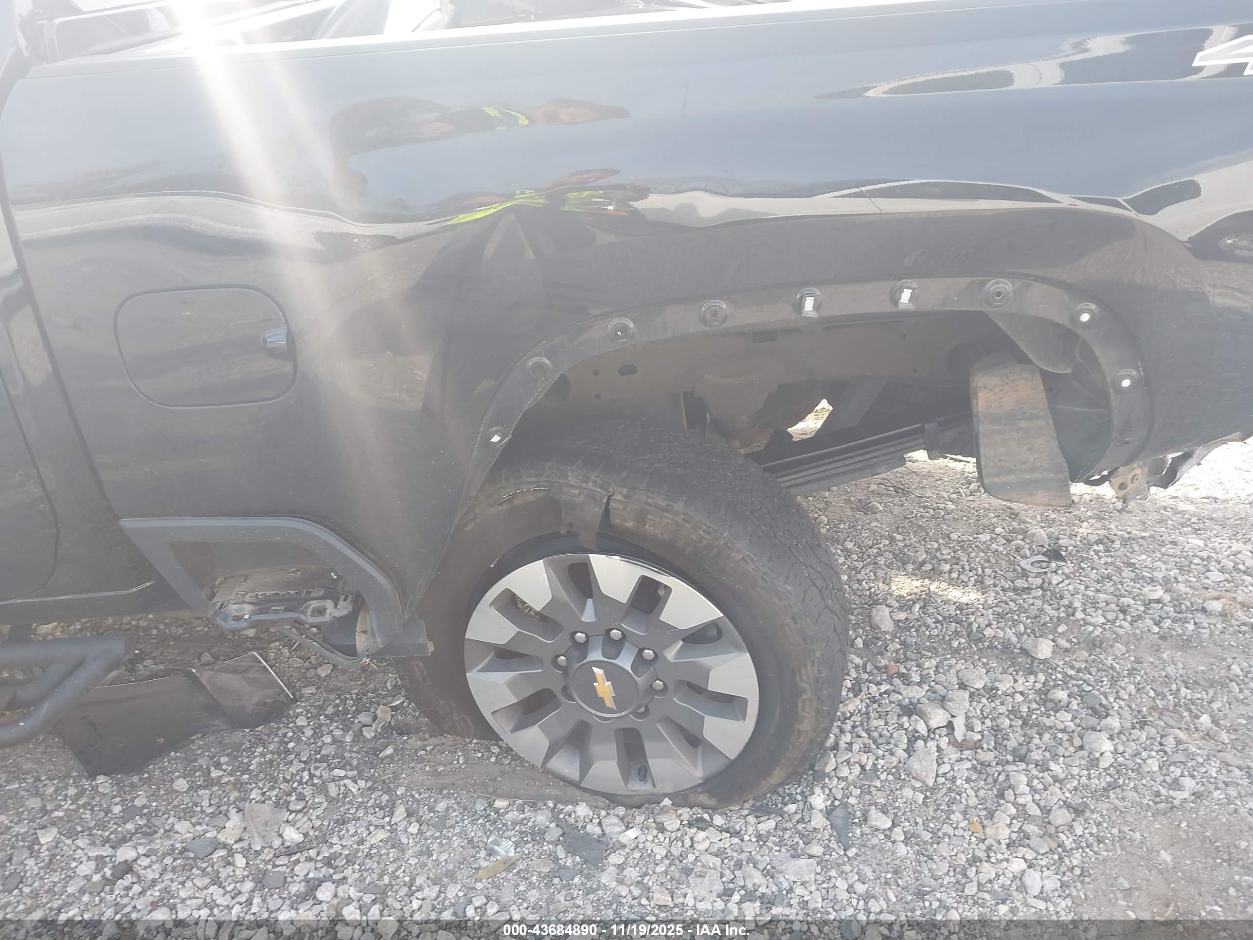 CHEVROLET SILVERADO image 6
