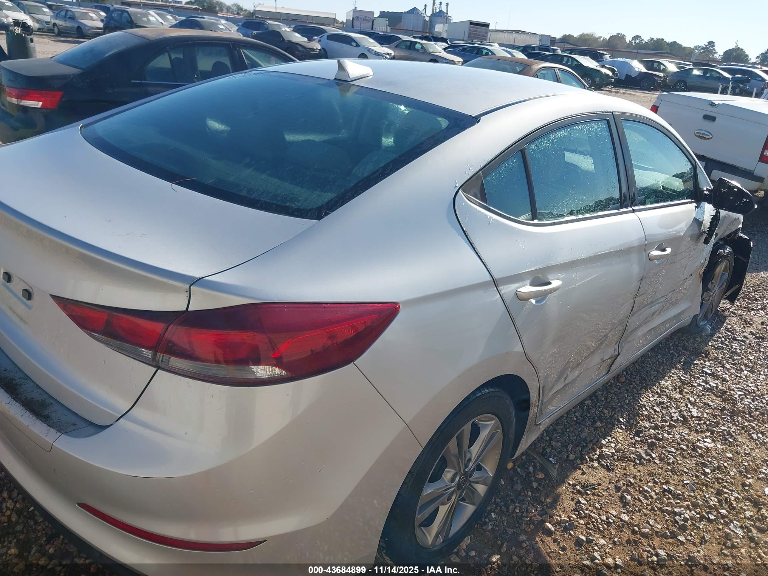 HYUNDAI ELANTRA image 4