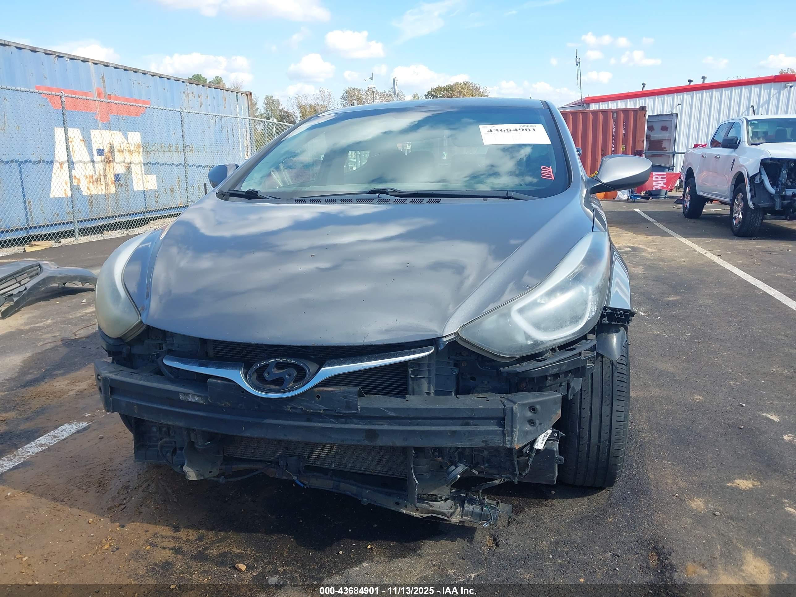 HYUNDAI ELANTRA image 6