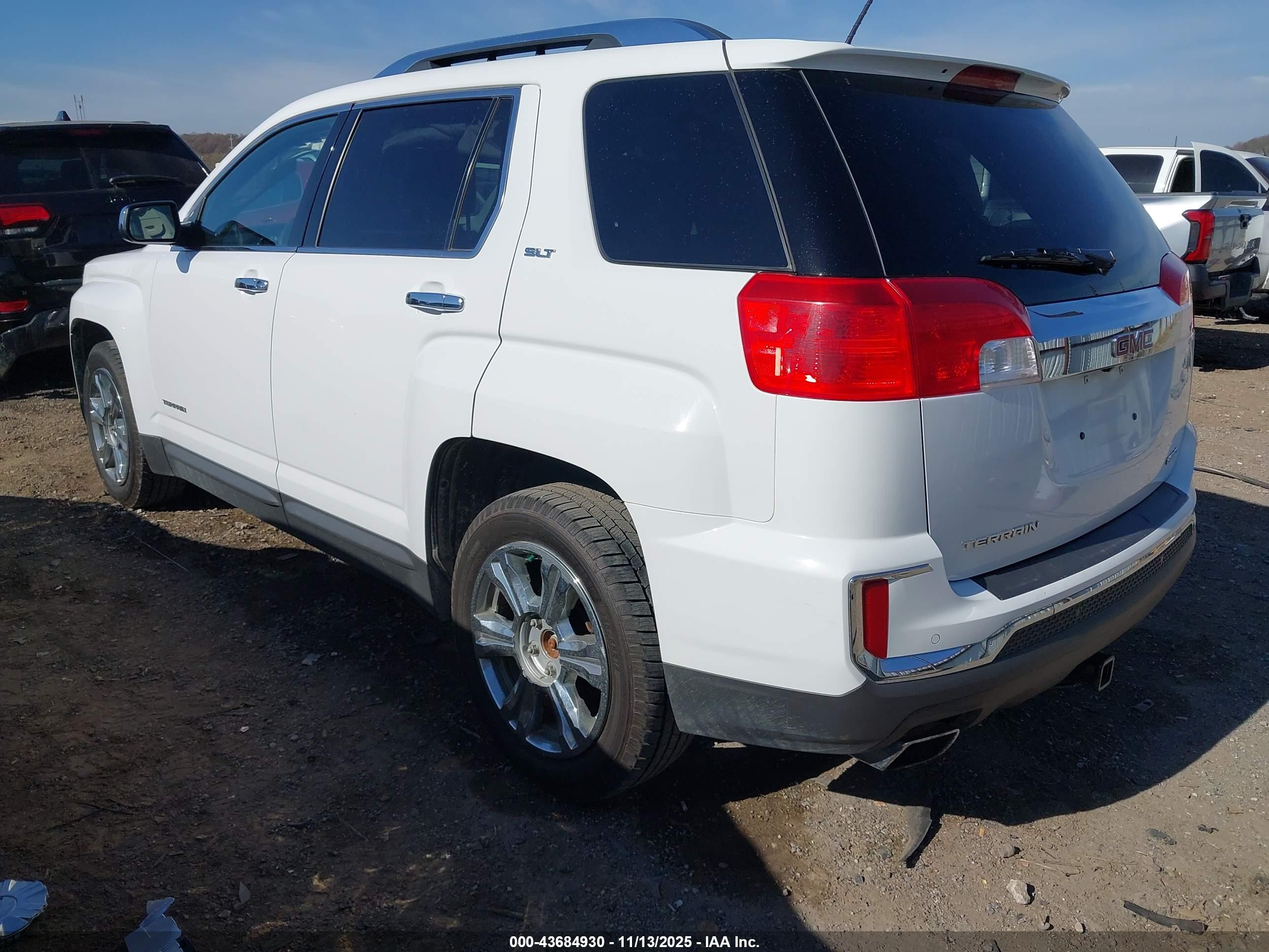 GMC TERRAIN image 3