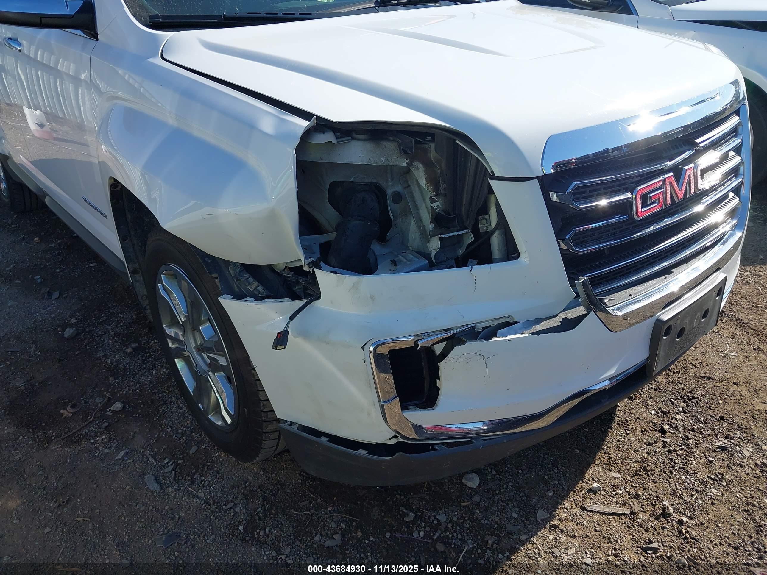 GMC TERRAIN image 6