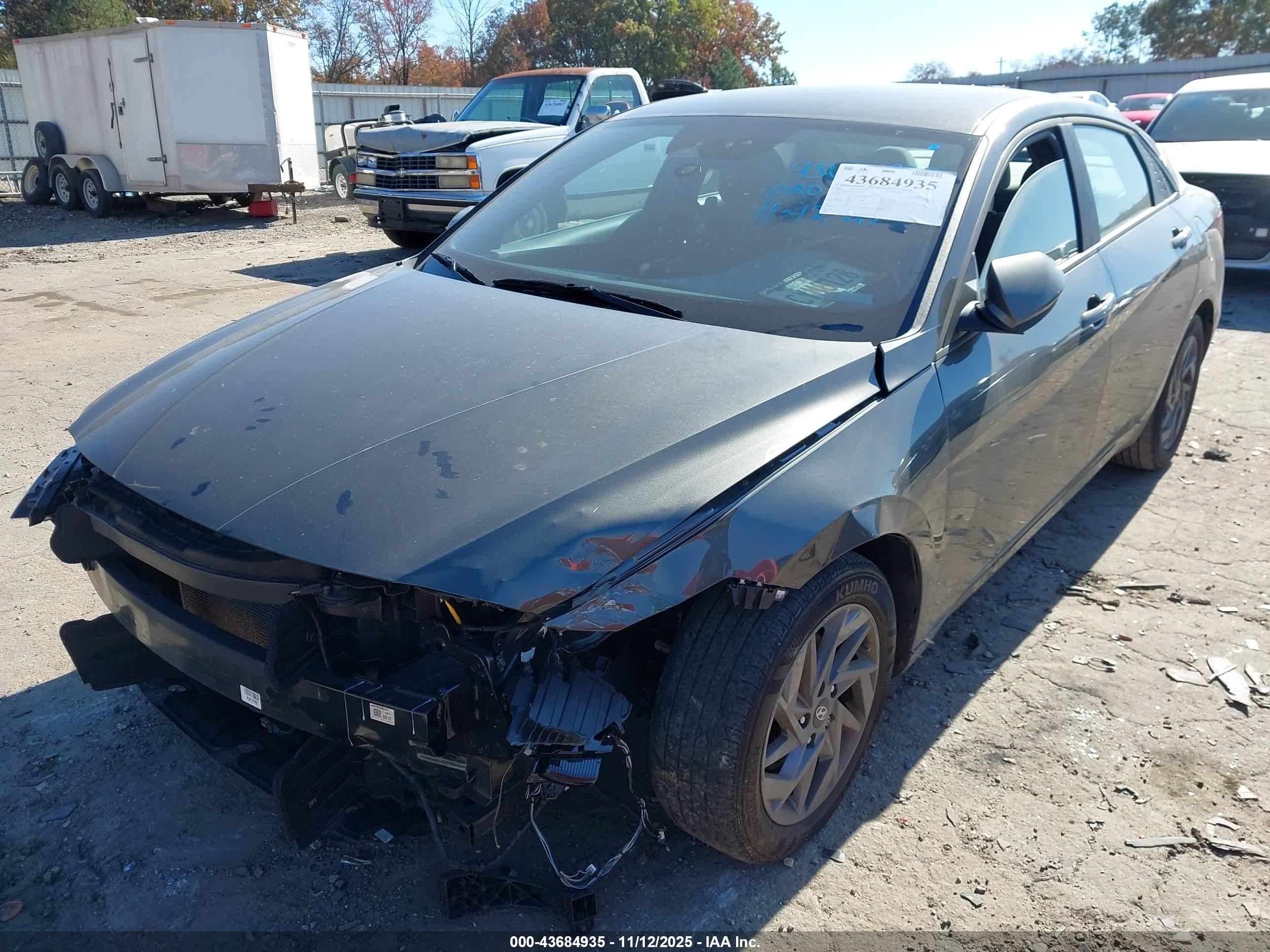 HYUNDAI ELANTRA image 6