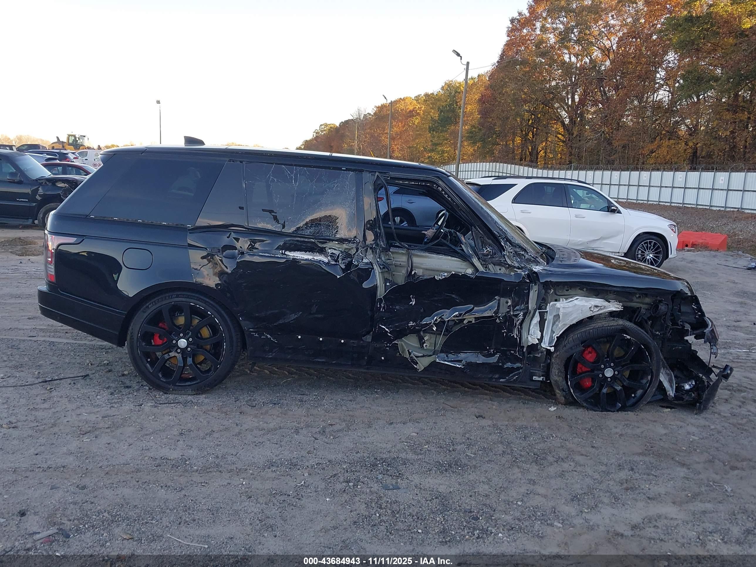 LAND ROVER image 6