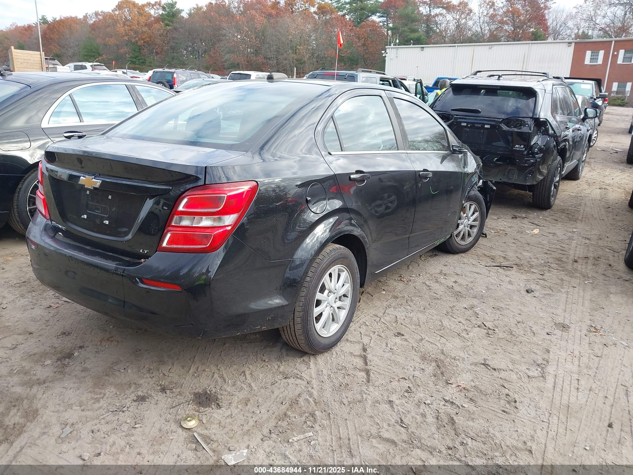 CHEVROLET SONIC image 4