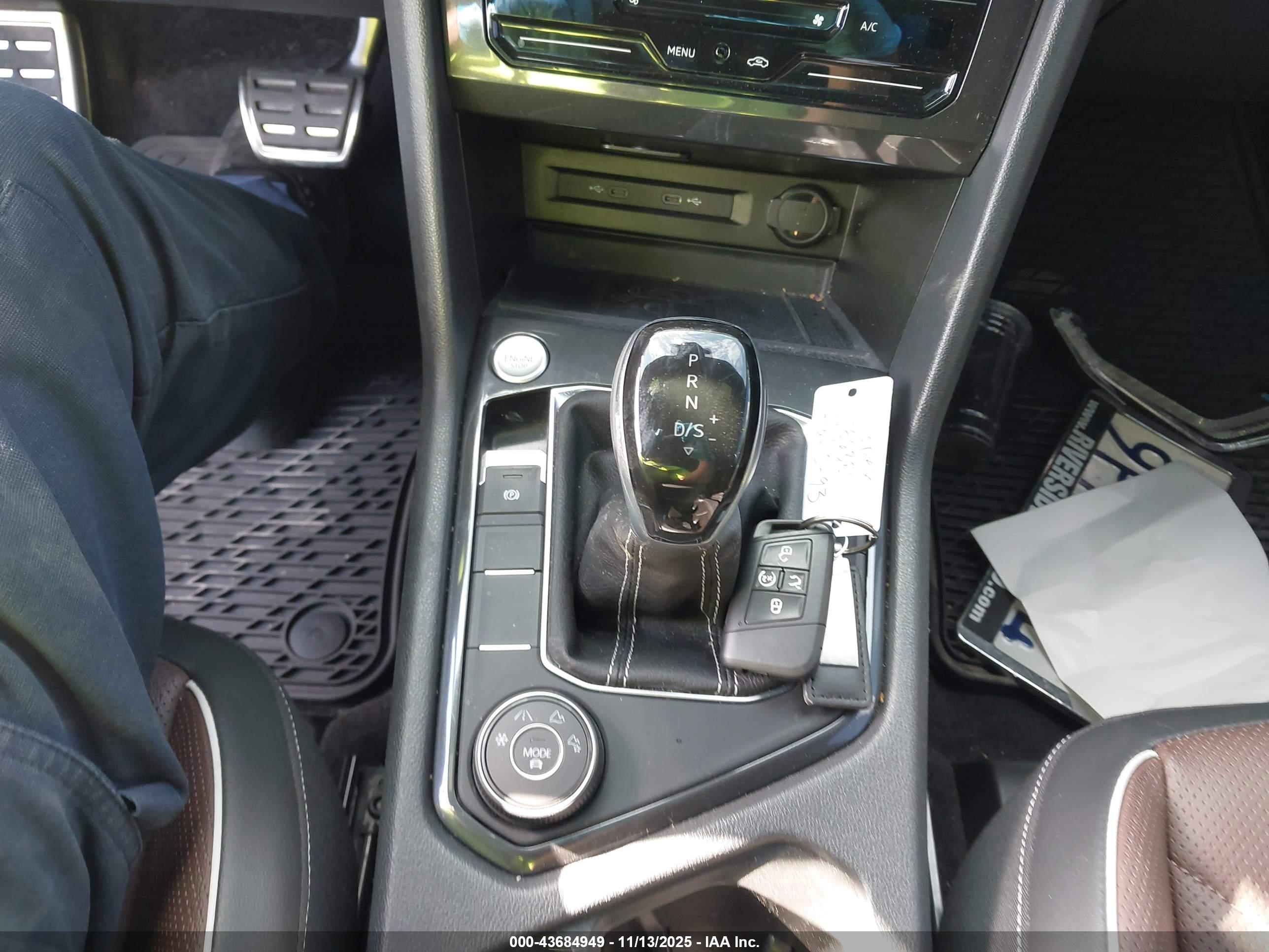 VOLKSWAGEN TIGUAN image 11