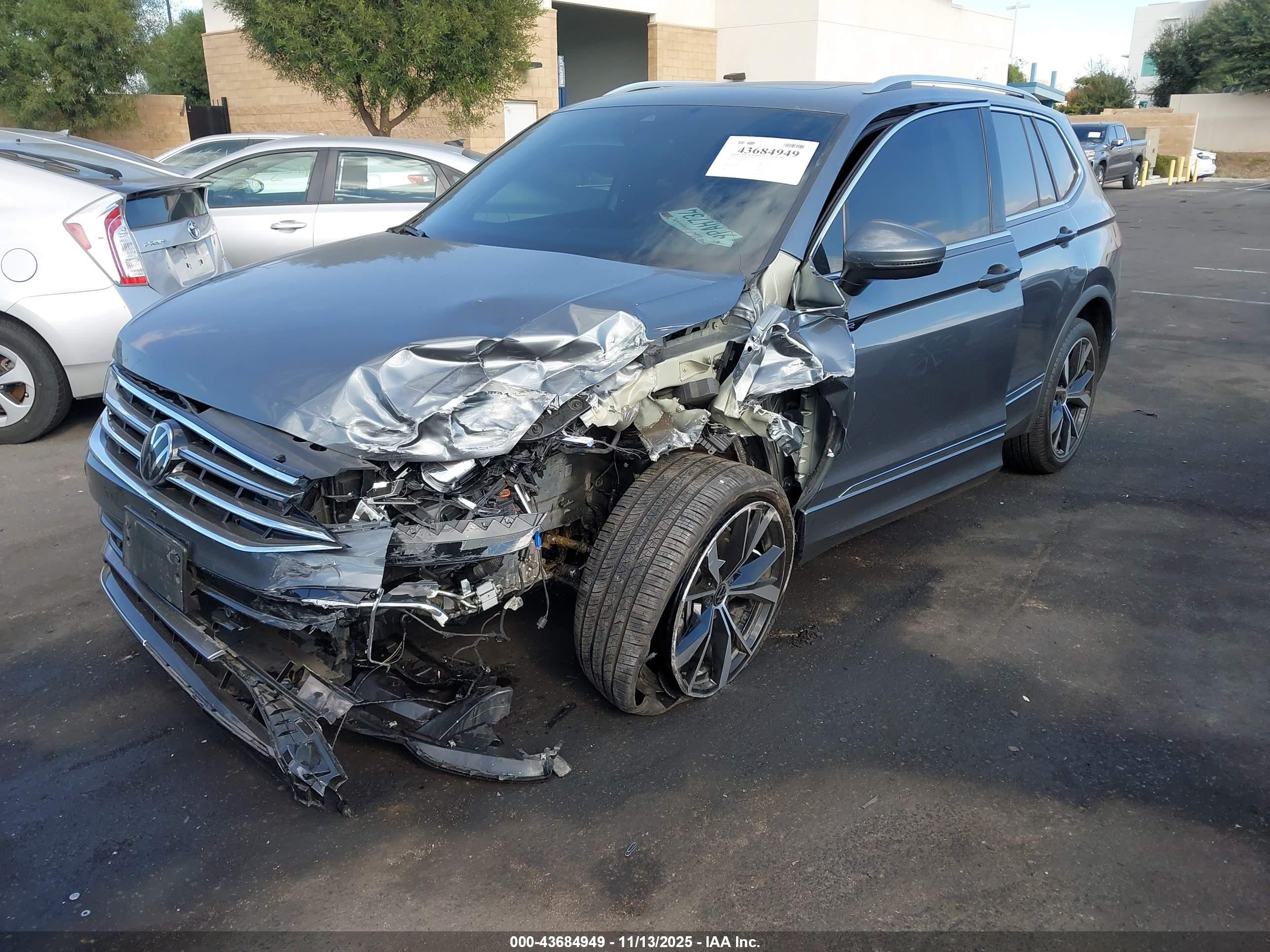 VOLKSWAGEN TIGUAN image 2