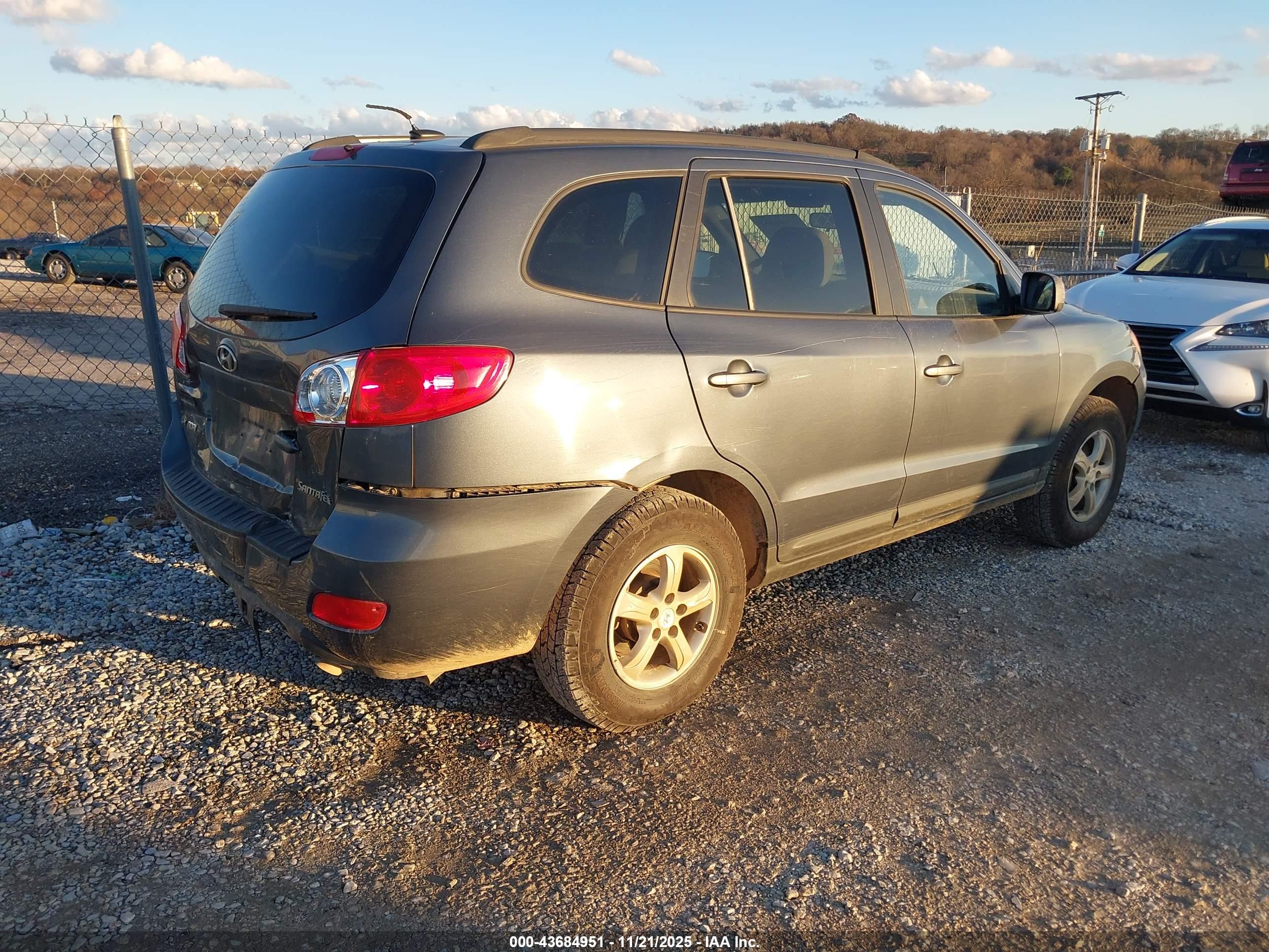 HYUNDAI SANTA image 4