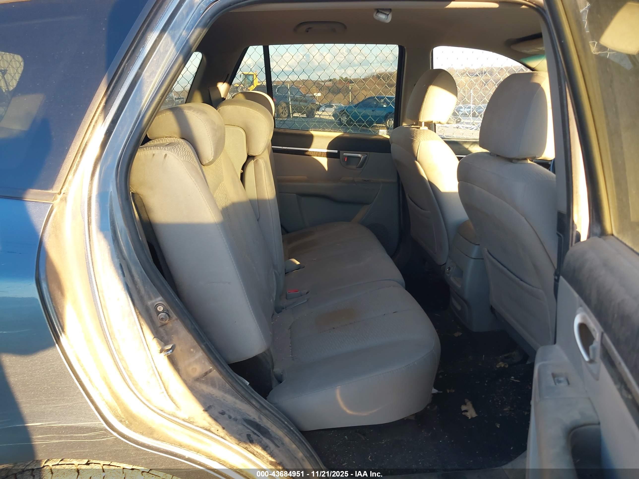 HYUNDAI SANTA image 8
