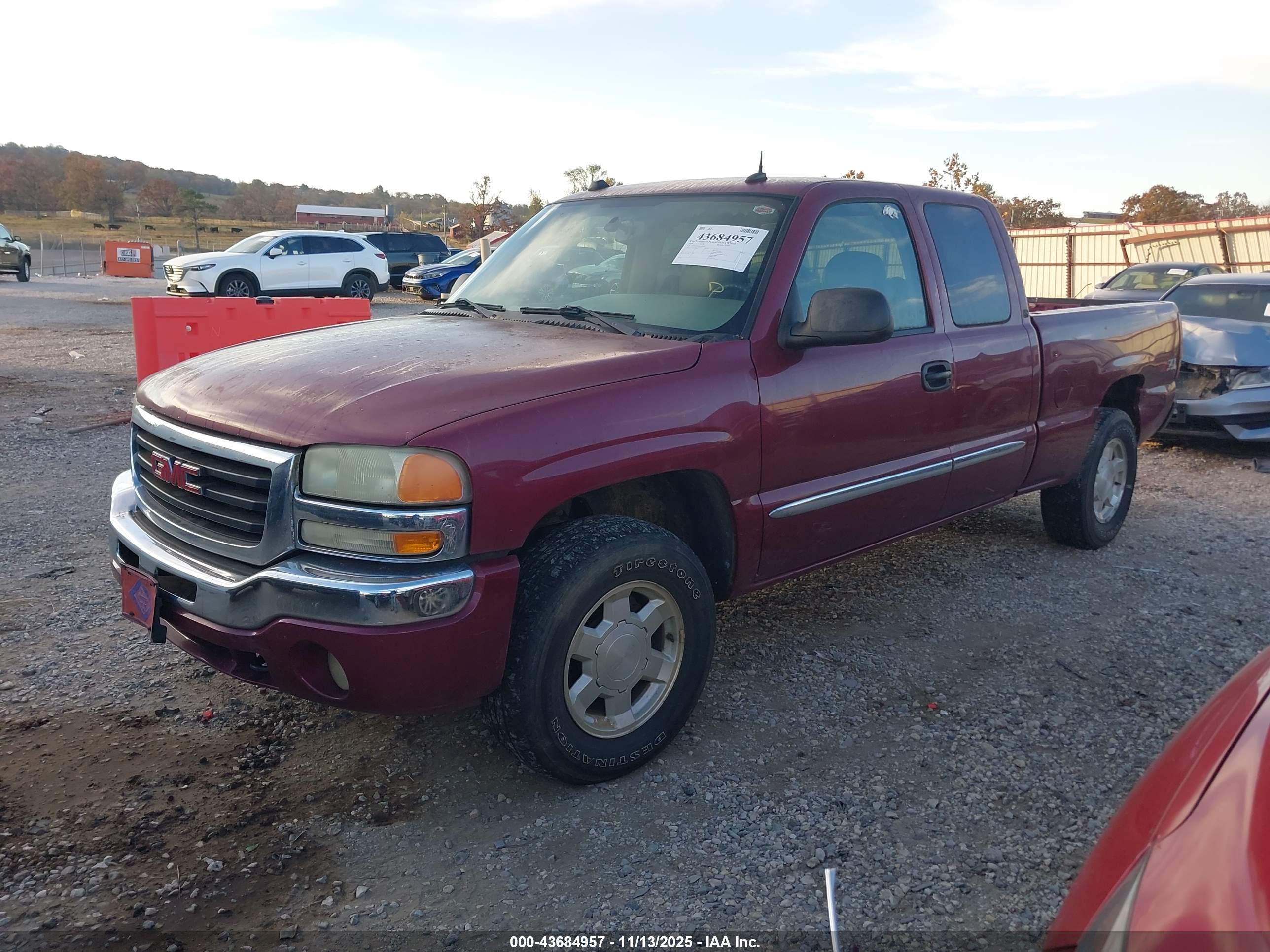 GMC SIERRA image 2