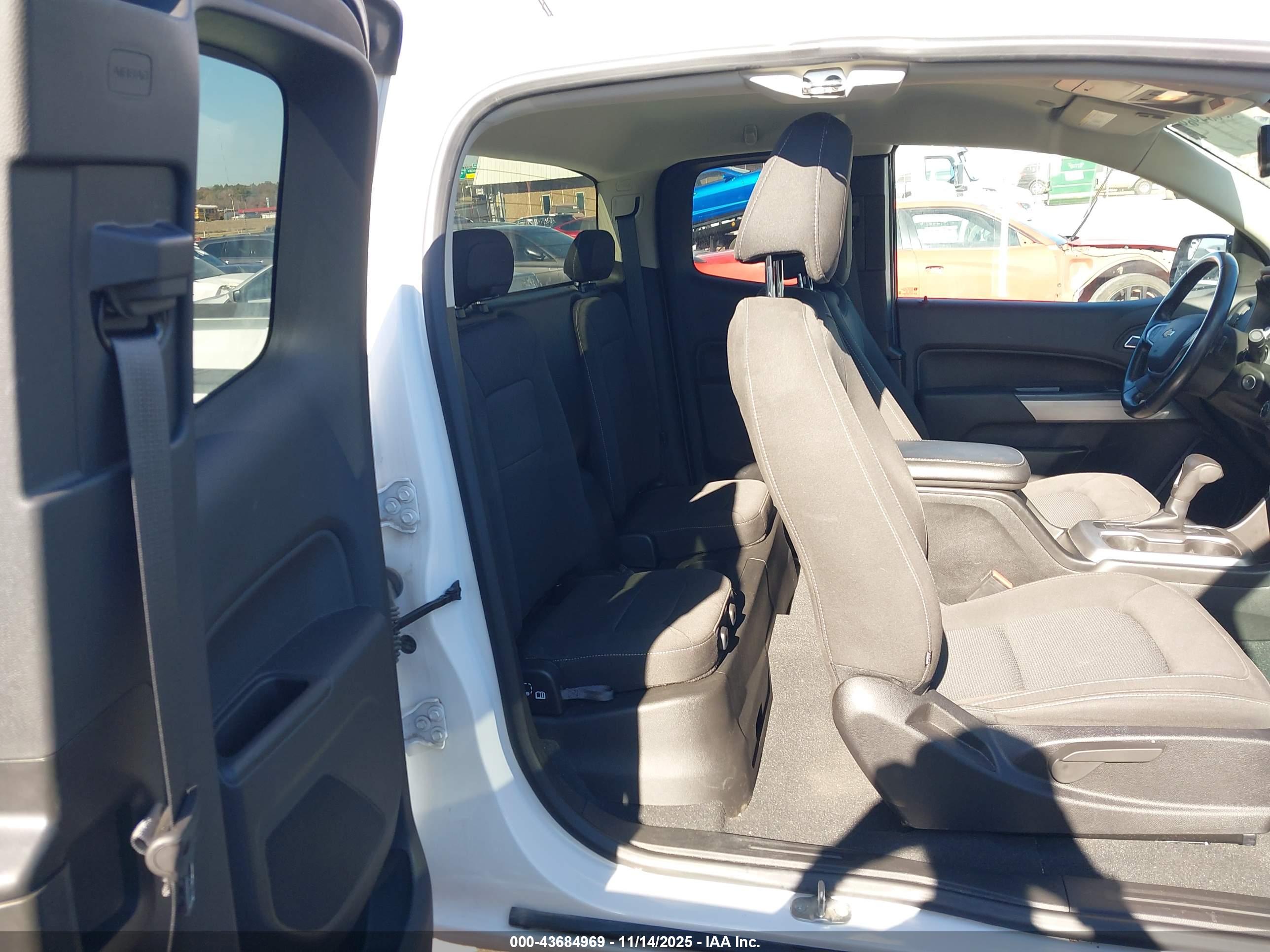CHEVROLET COLORADO image 8
