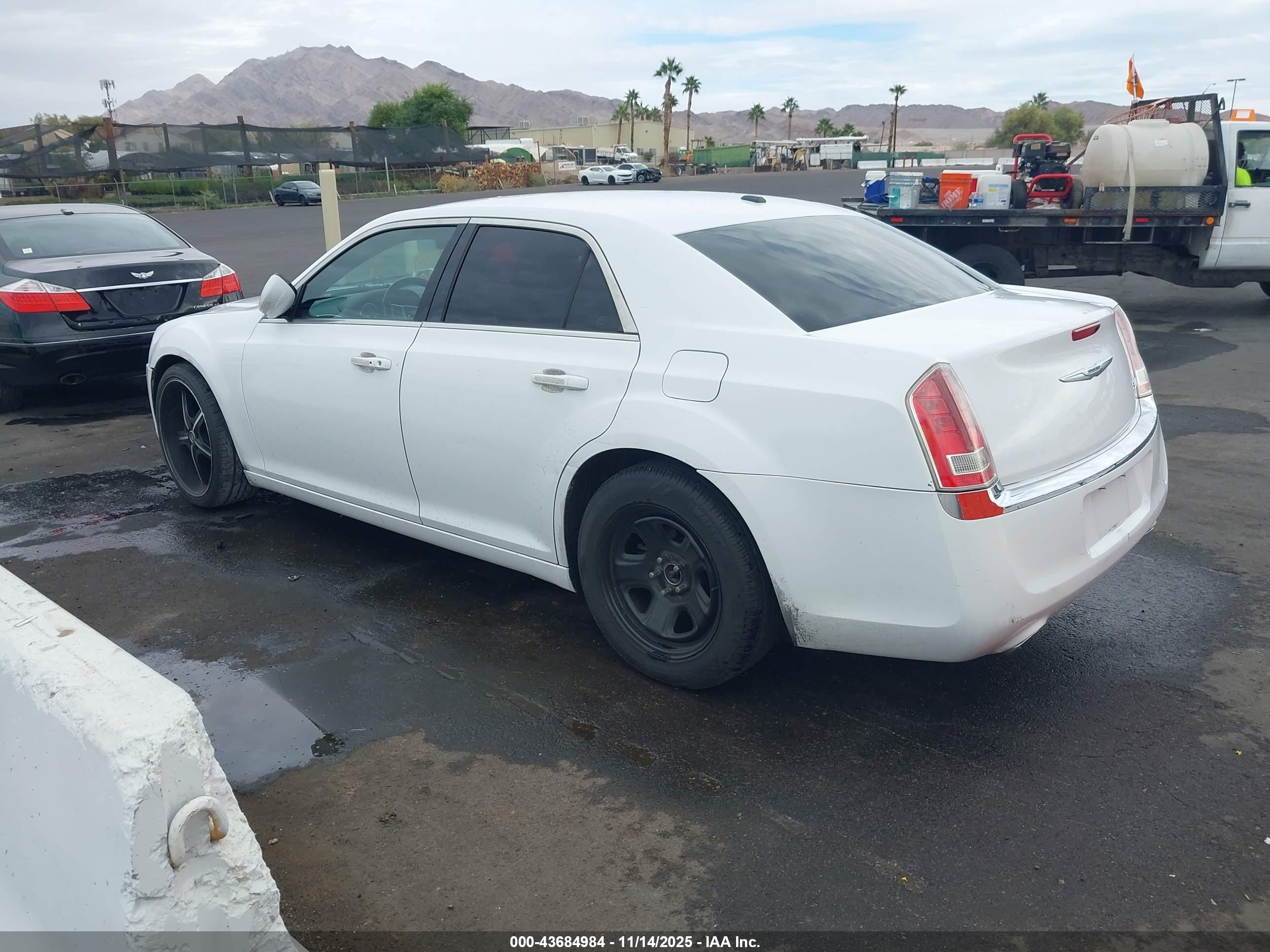 CHRYSLER 300 image 3