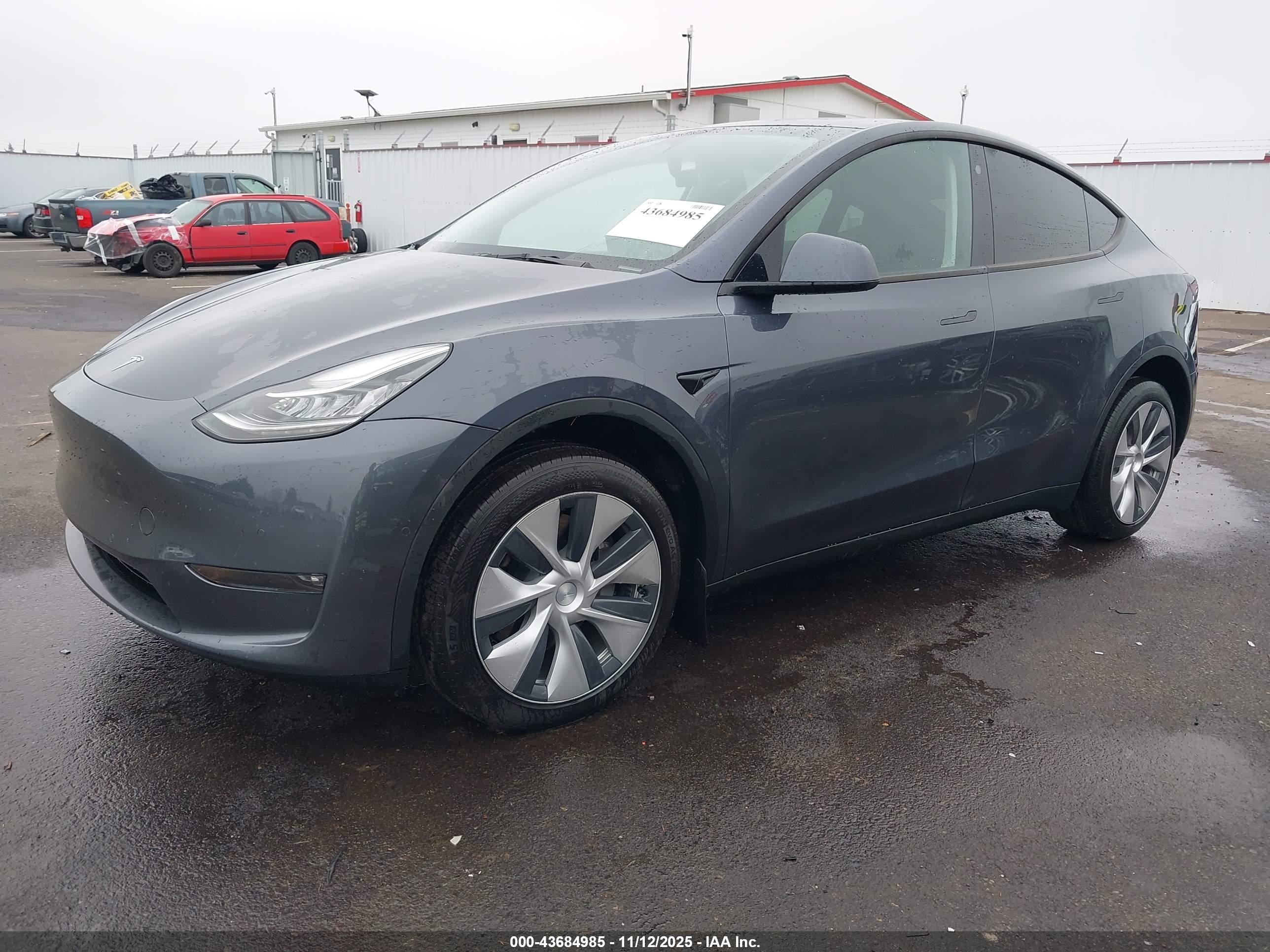 TESLA MODEL image 2