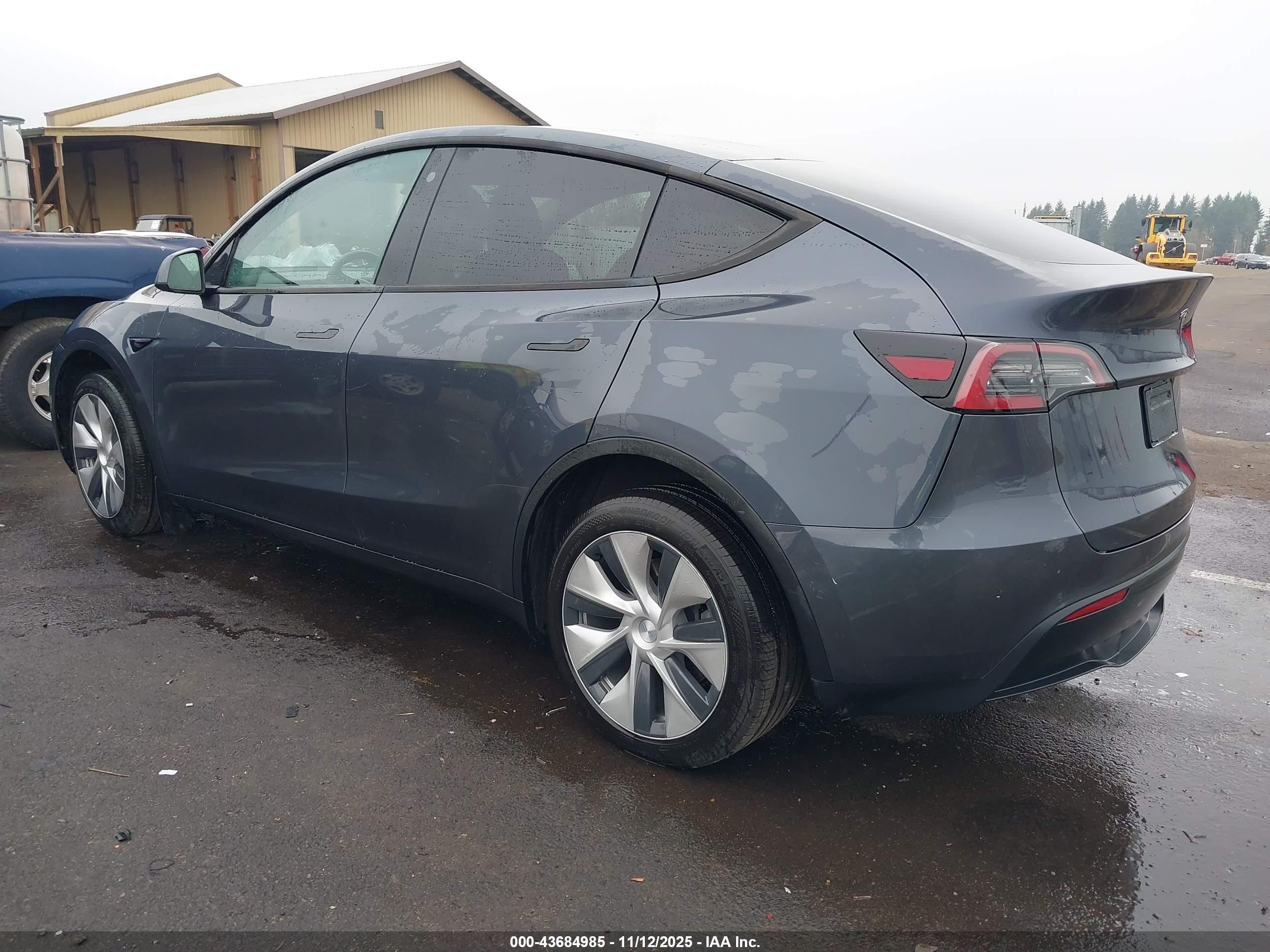 TESLA MODEL image 3