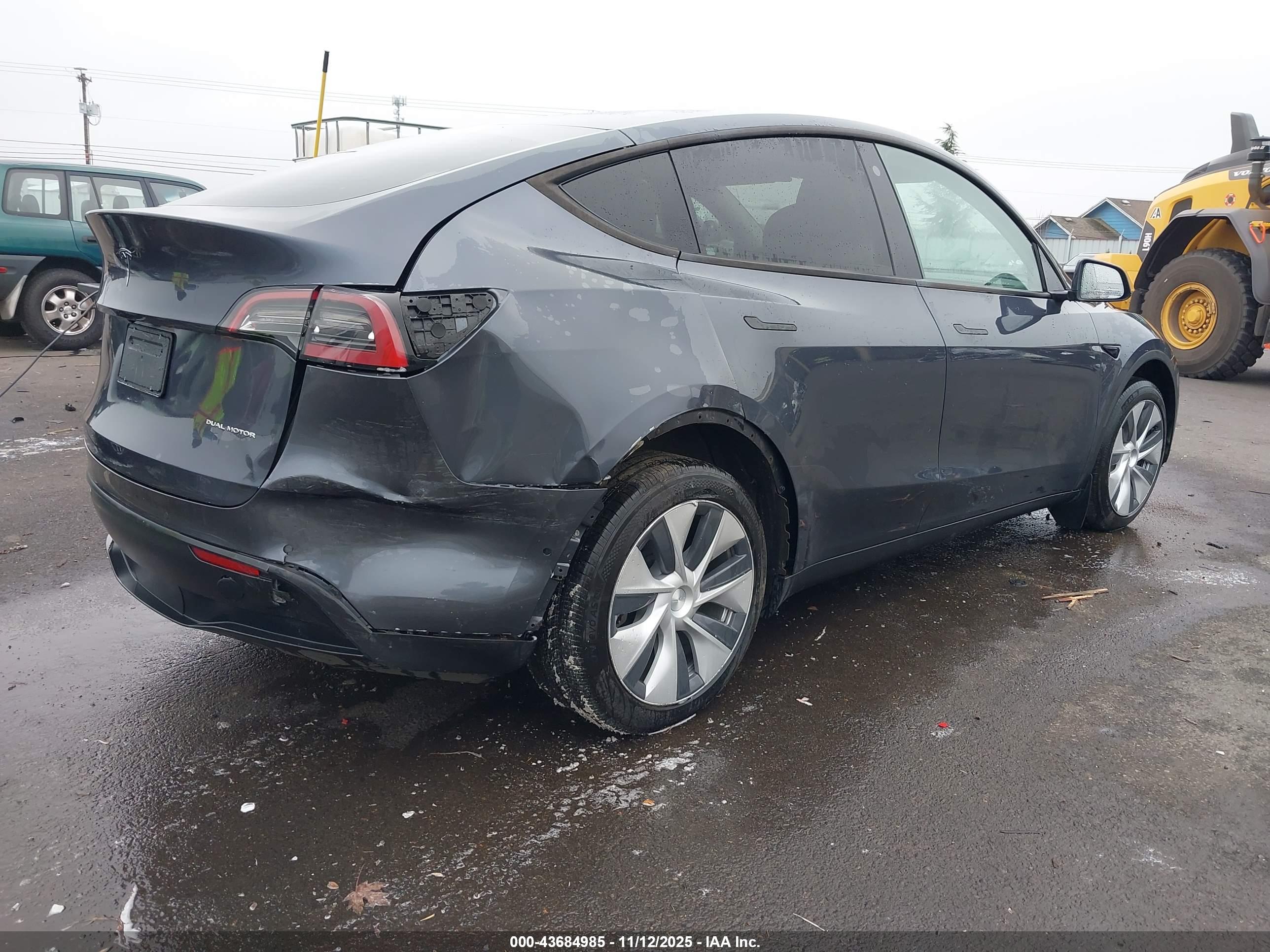 TESLA MODEL image 4