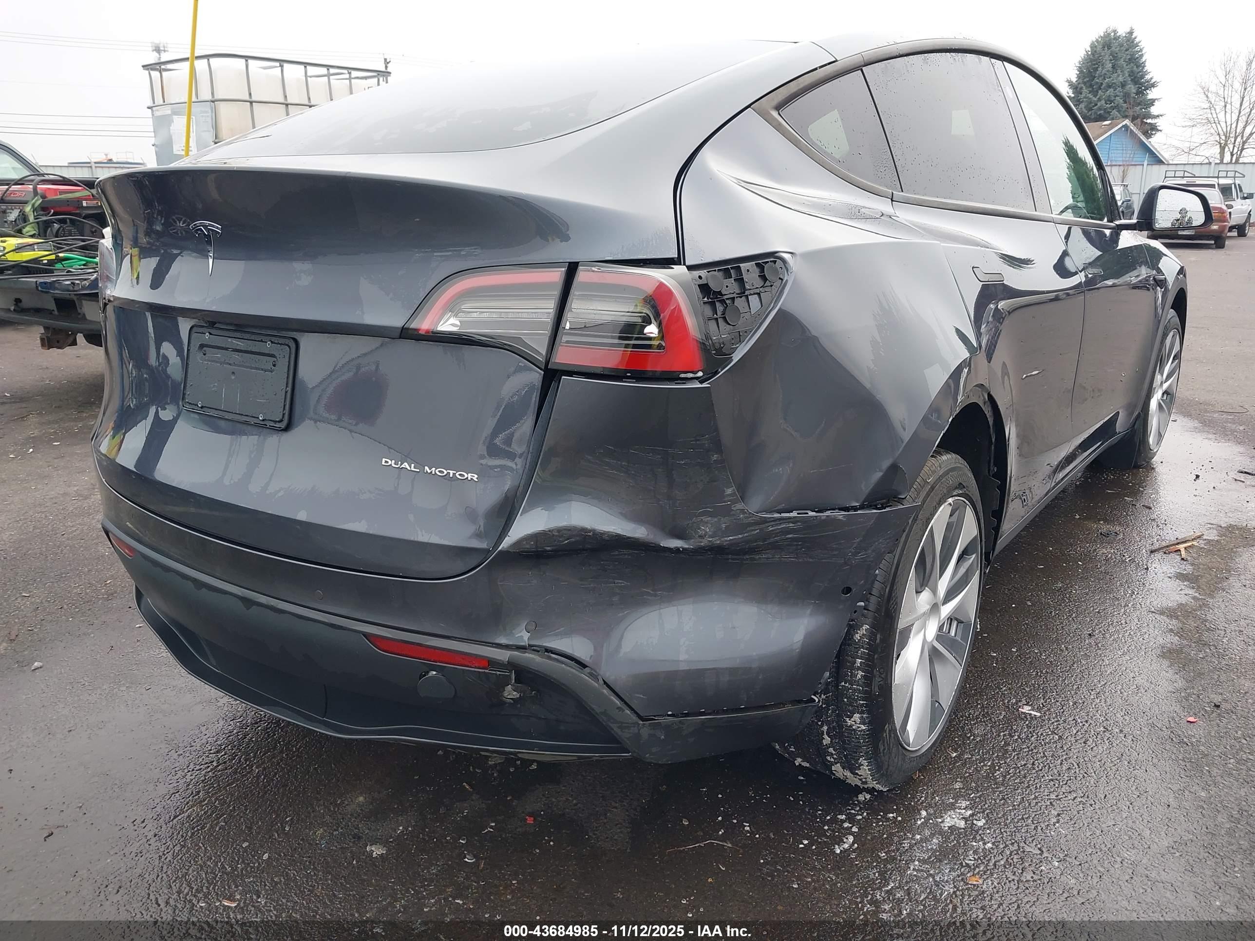 TESLA MODEL image 6