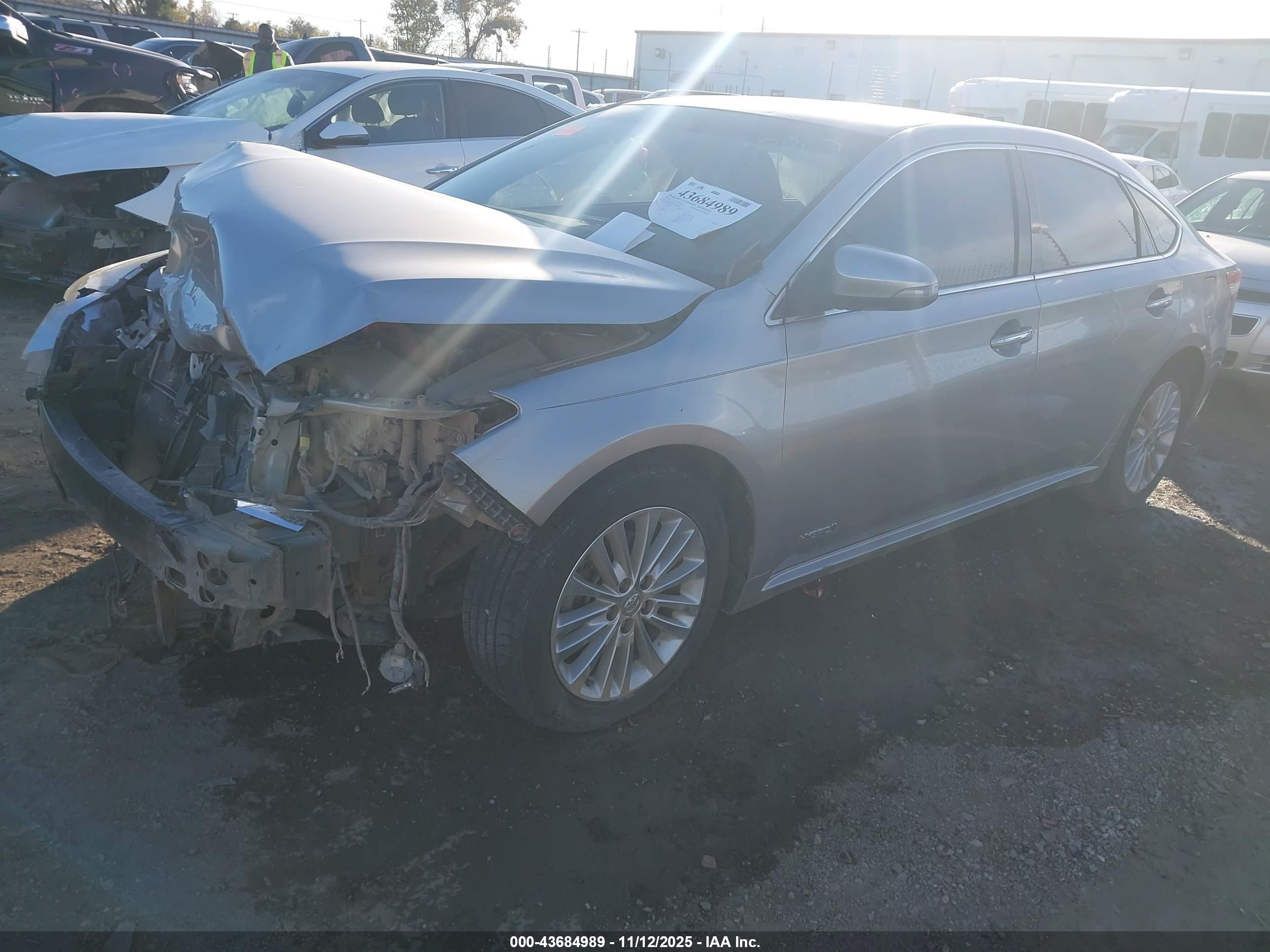 TOYOTA AVALON image 2