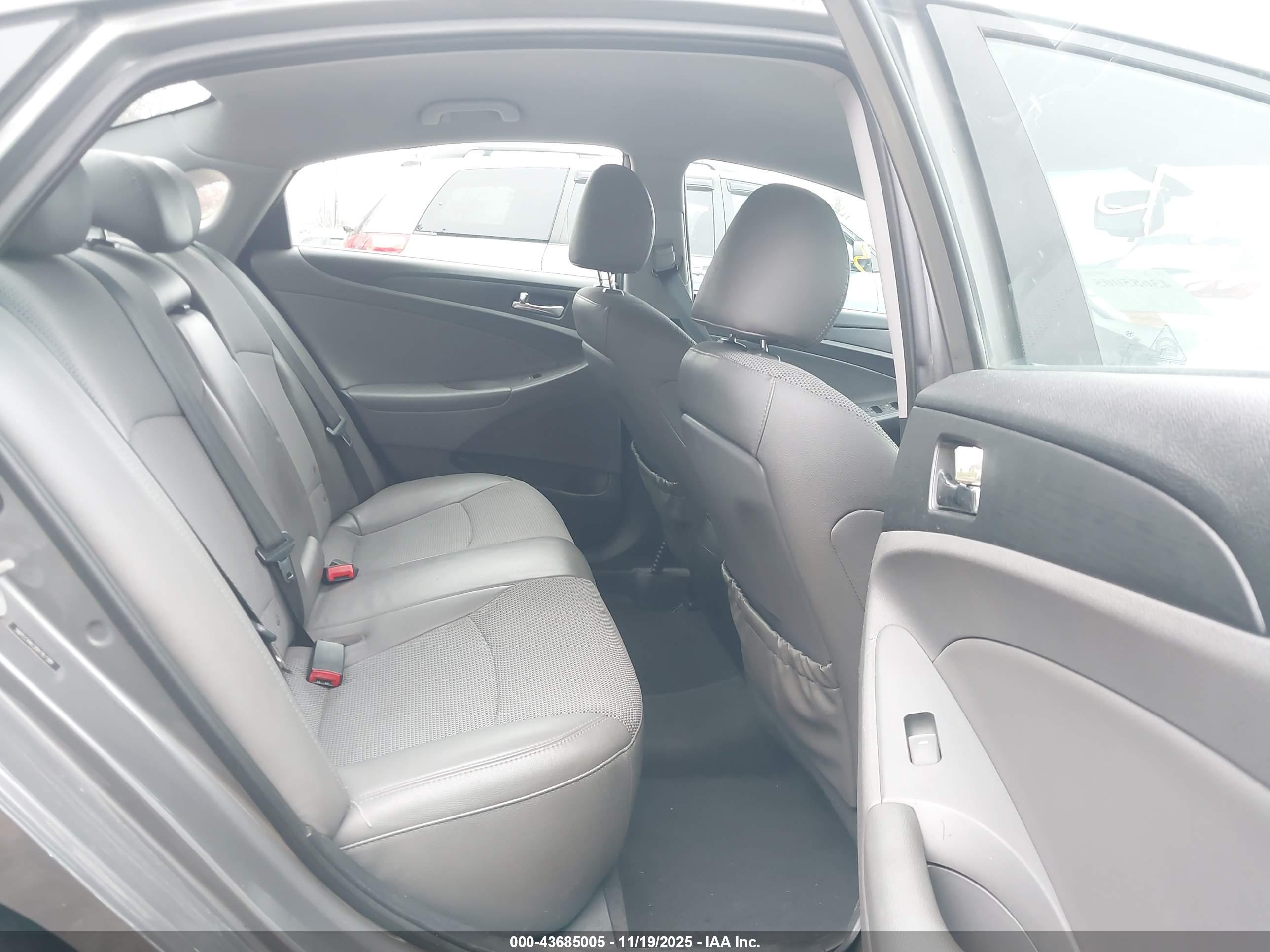 HYUNDAI SONATA image 8