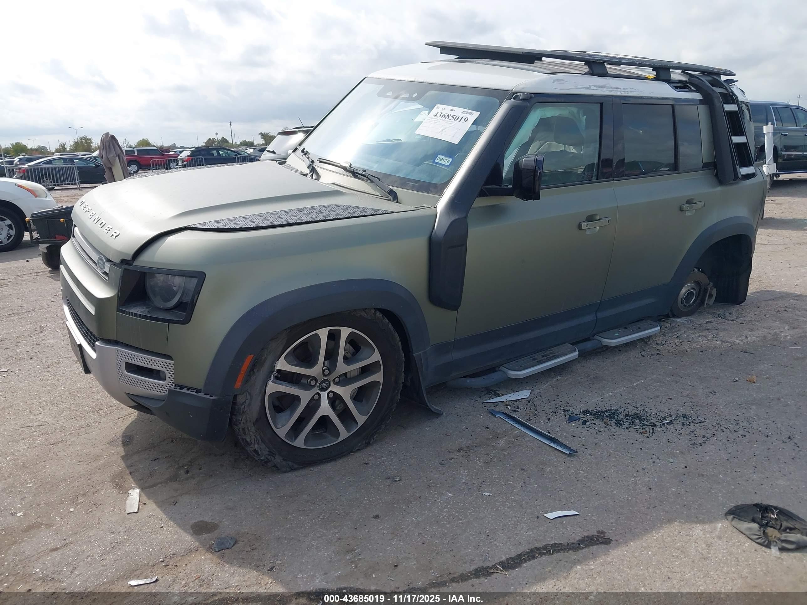 LAND ROVER image 2