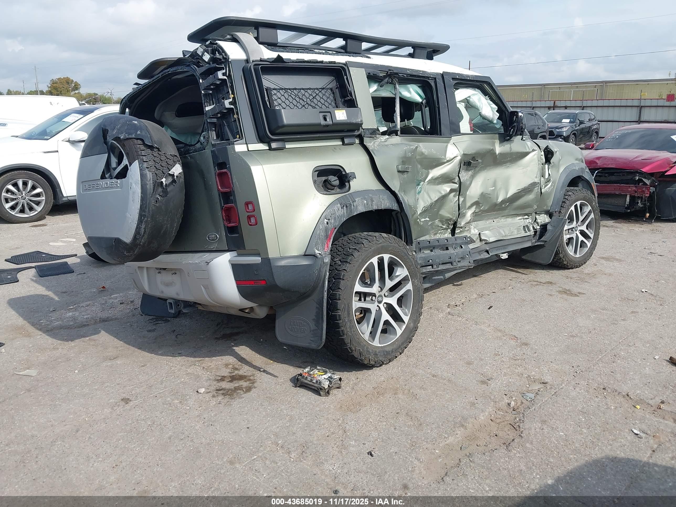 LAND ROVER image 4