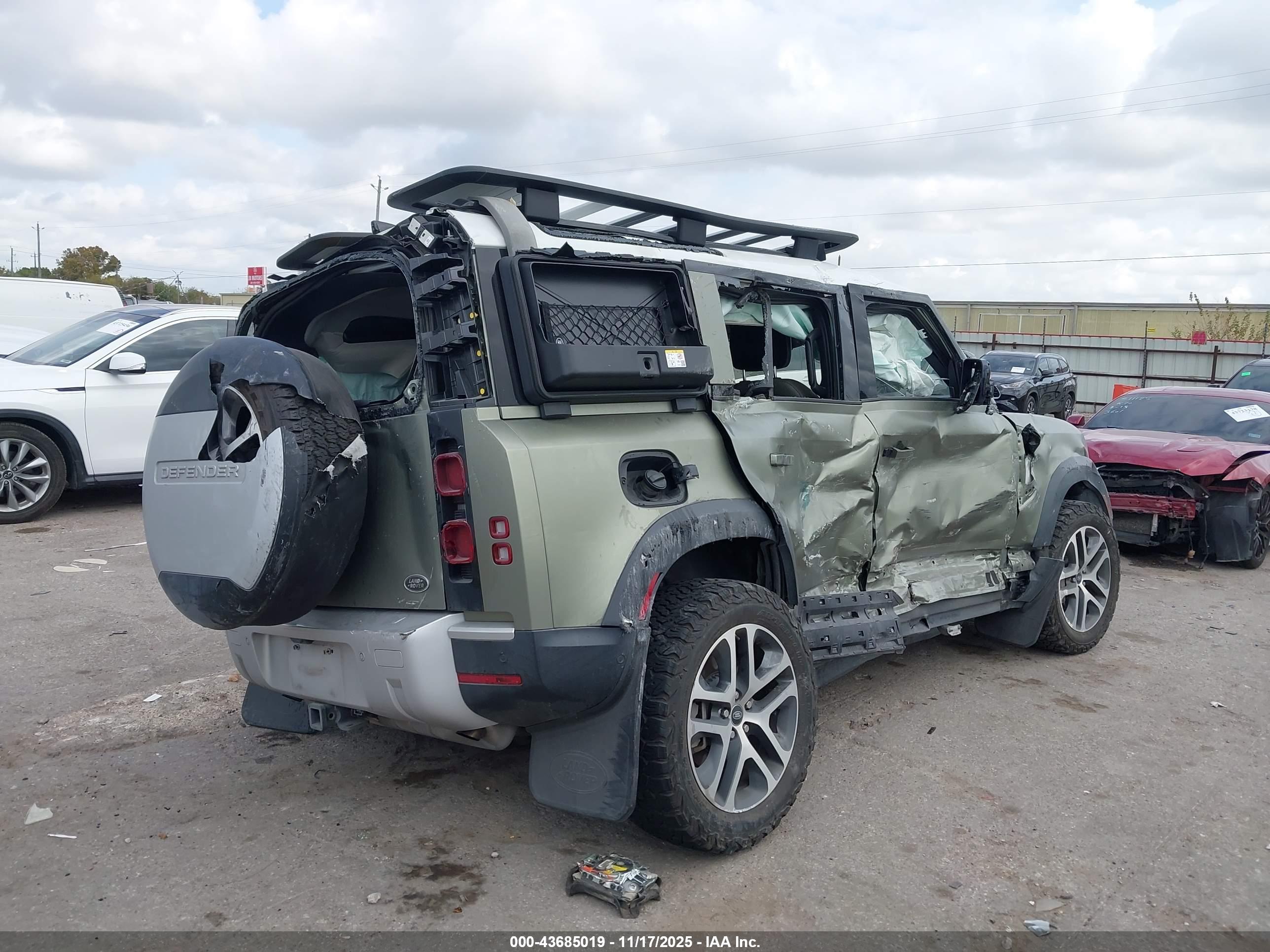 LAND ROVER image 6