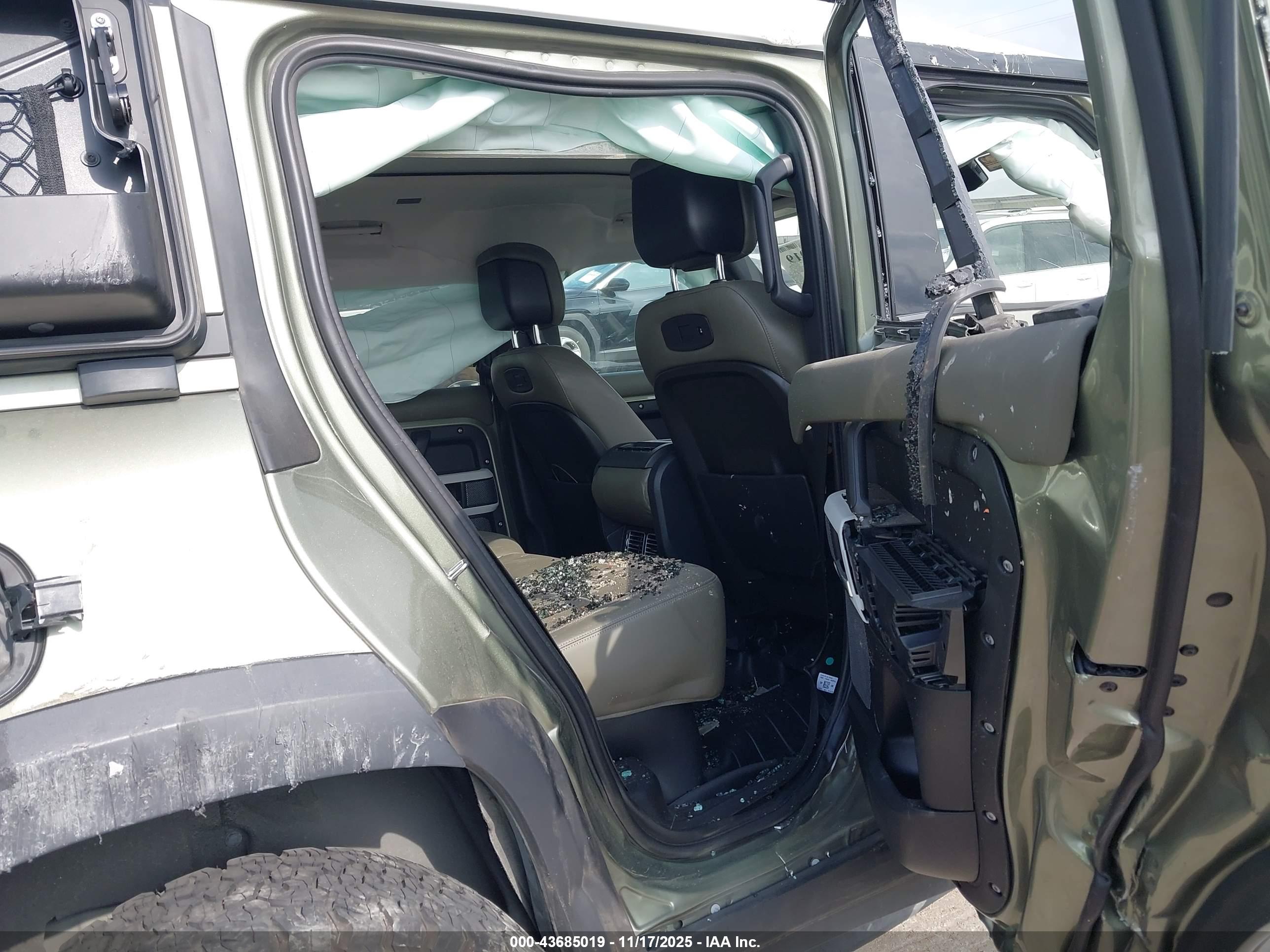 LAND ROVER image 8