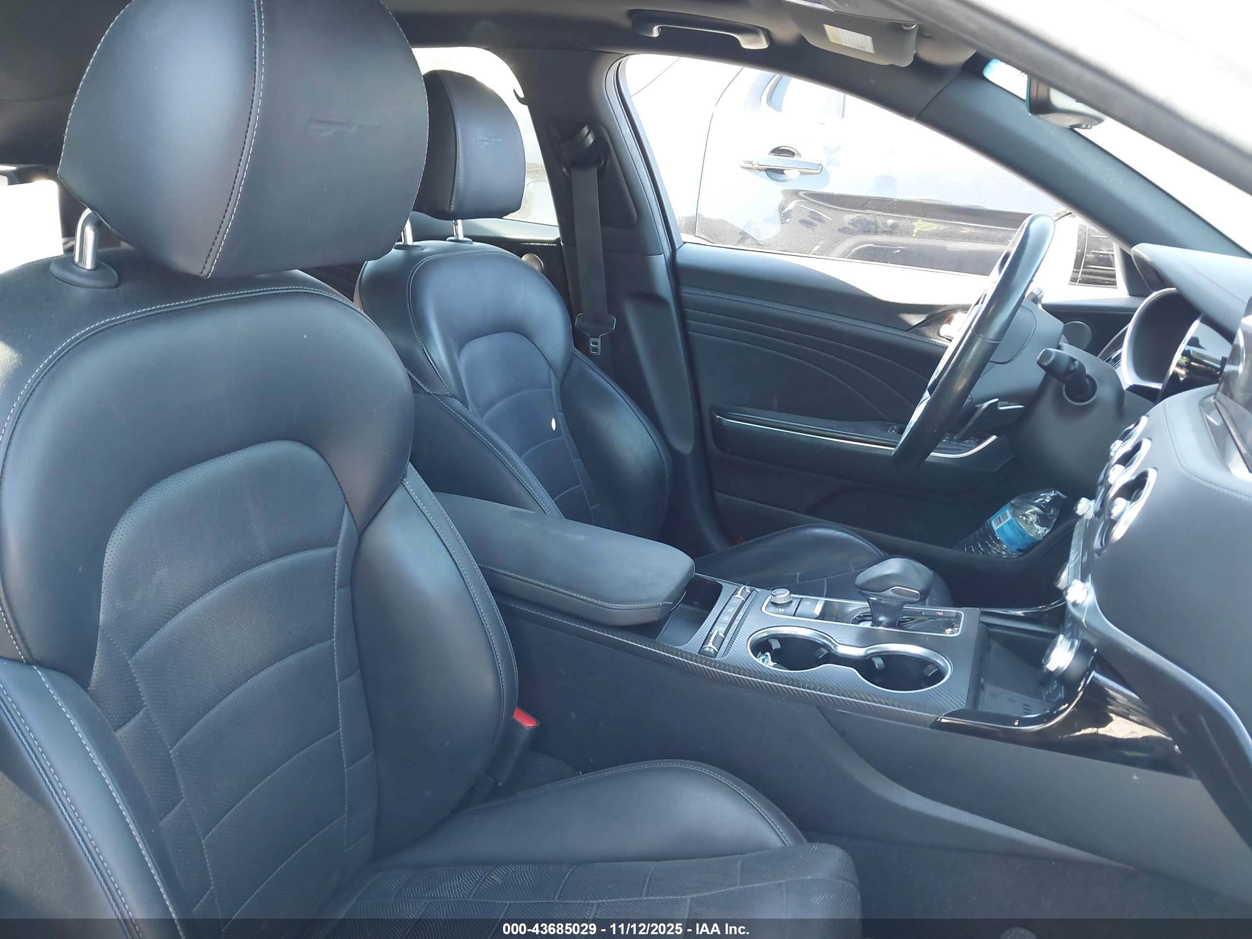 KIA STINGER image 5