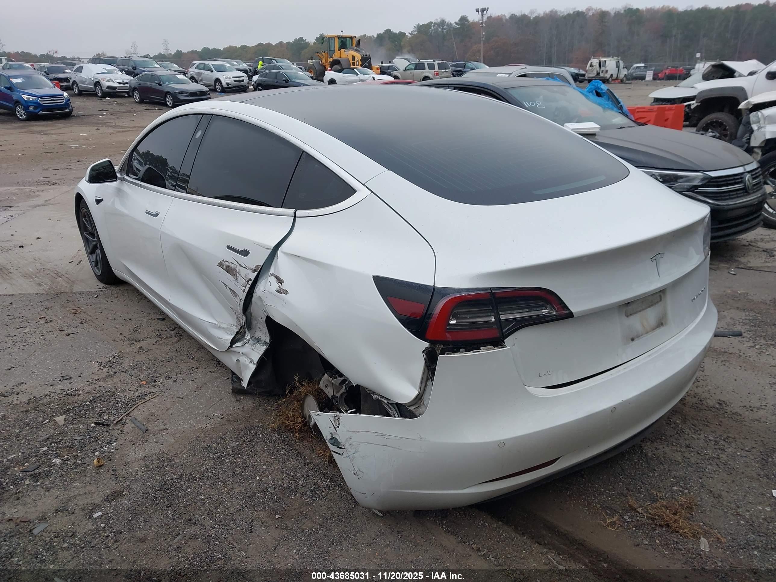 TESLA MODEL image 3