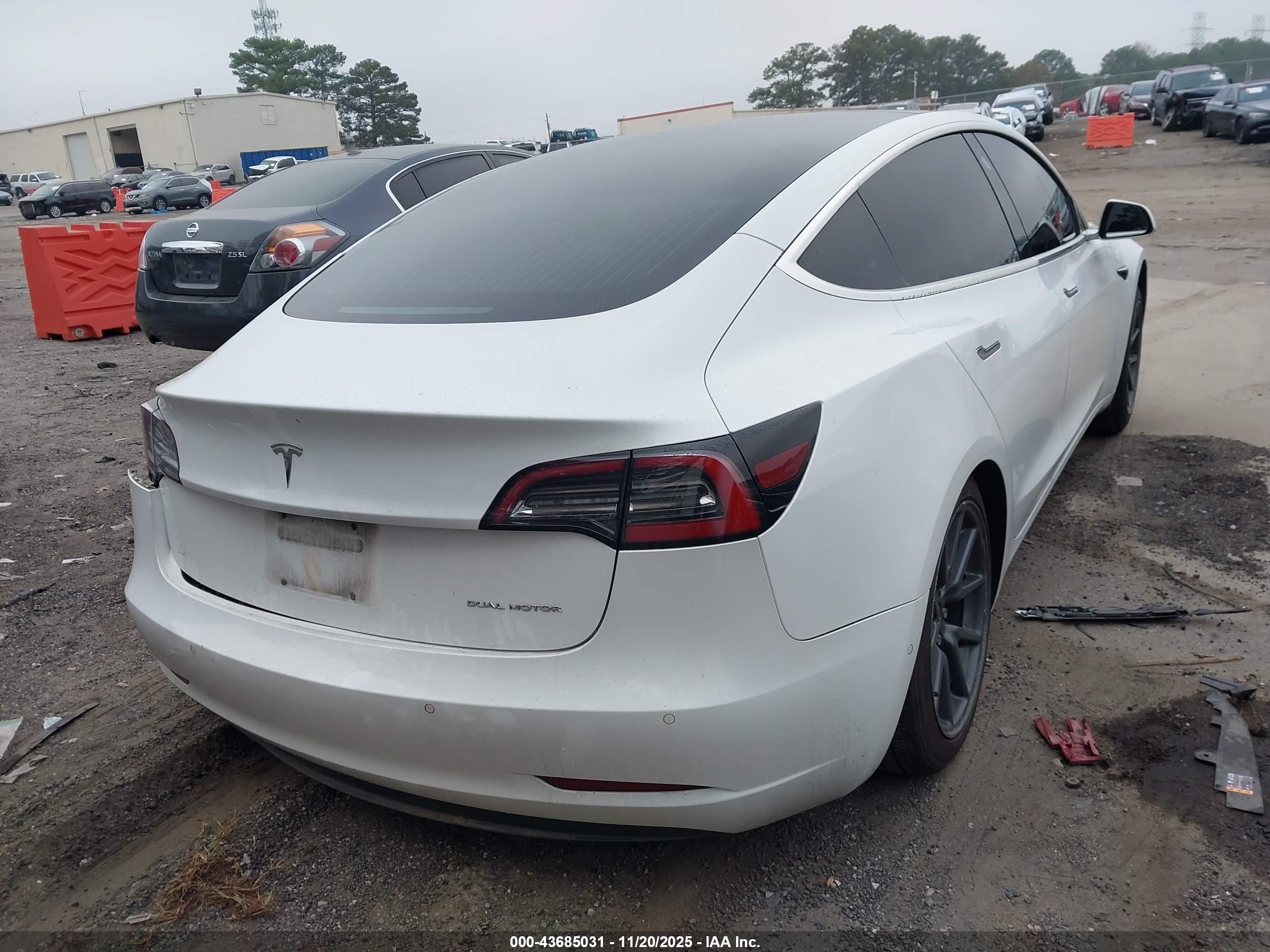 TESLA MODEL image 4