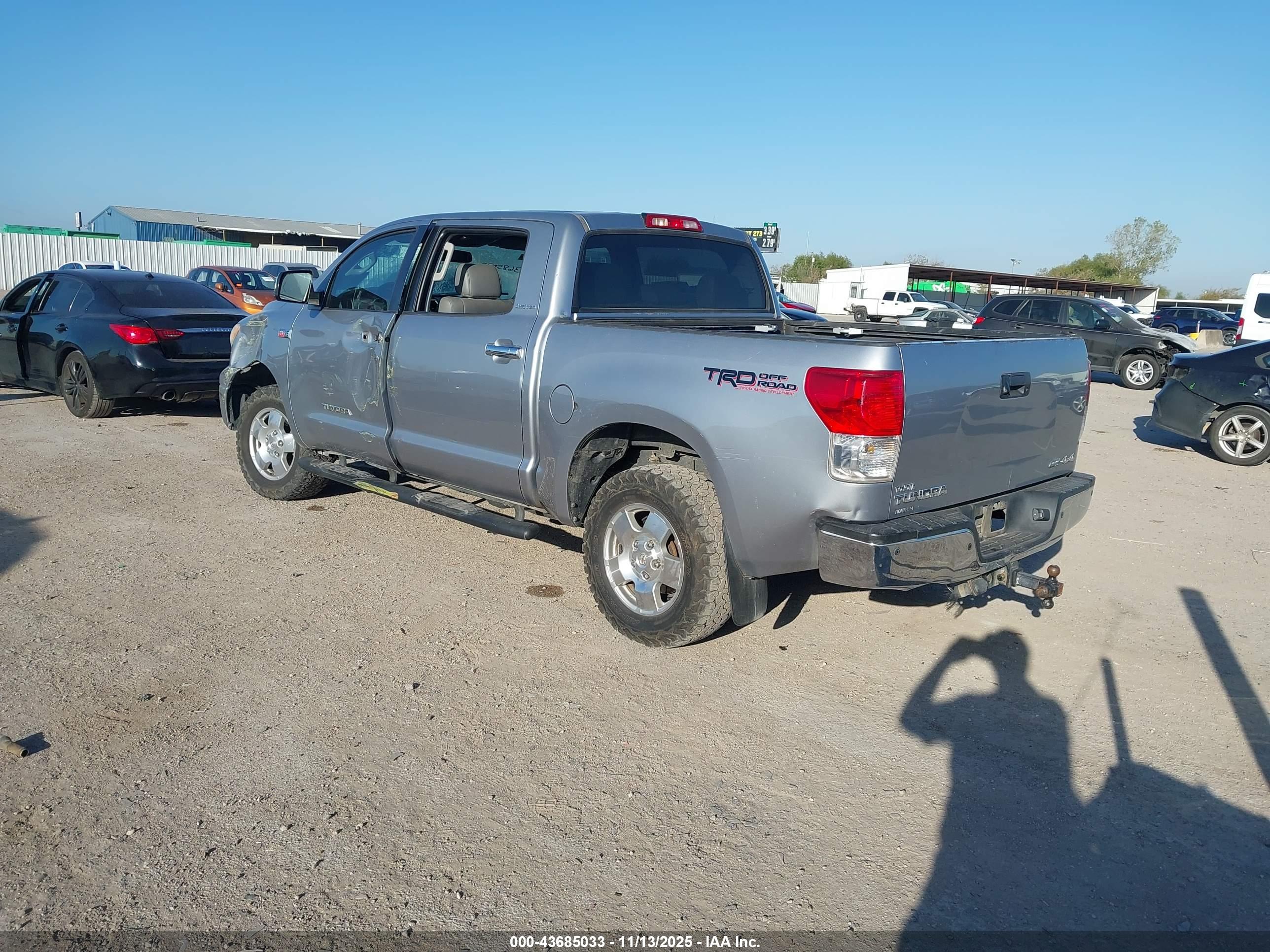 TOYOTA TUNDRA image 3
