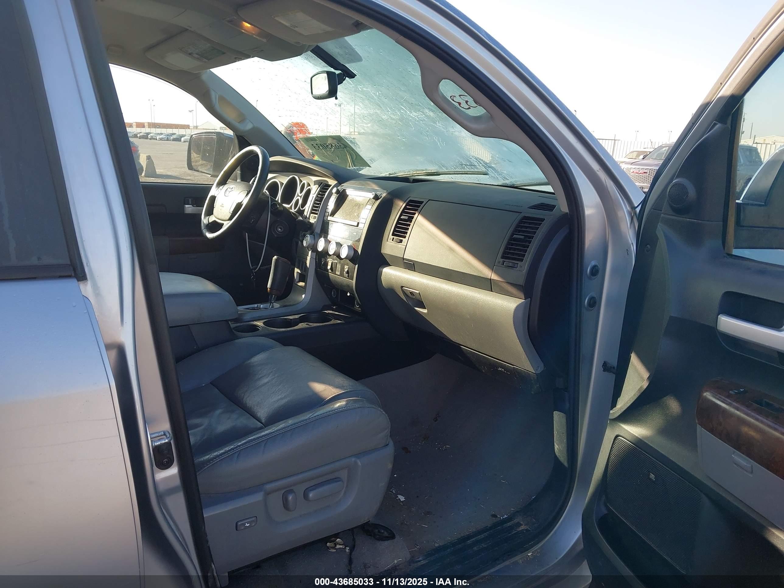 TOYOTA TUNDRA image 5