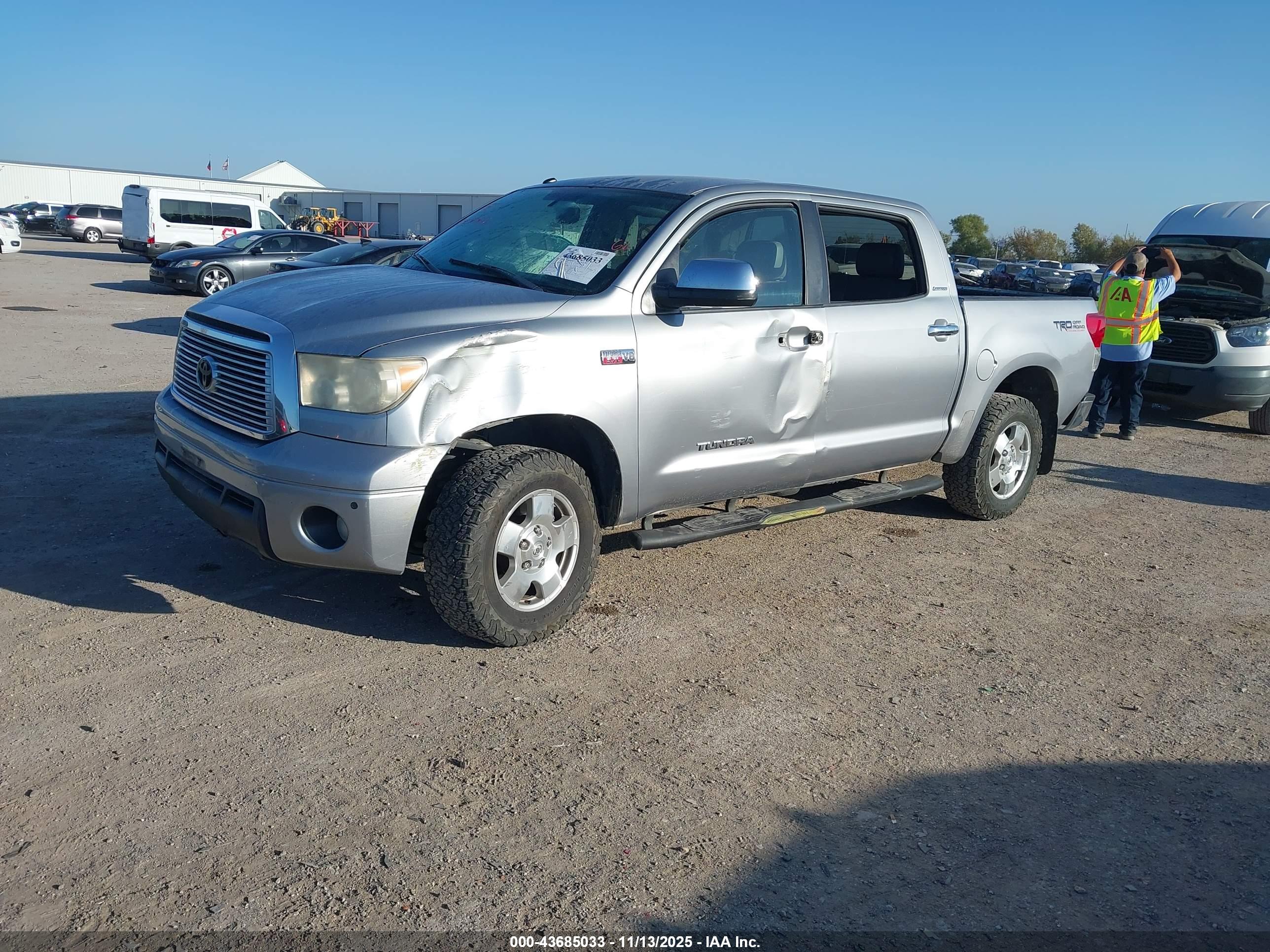 TOYOTA TUNDRA image 6