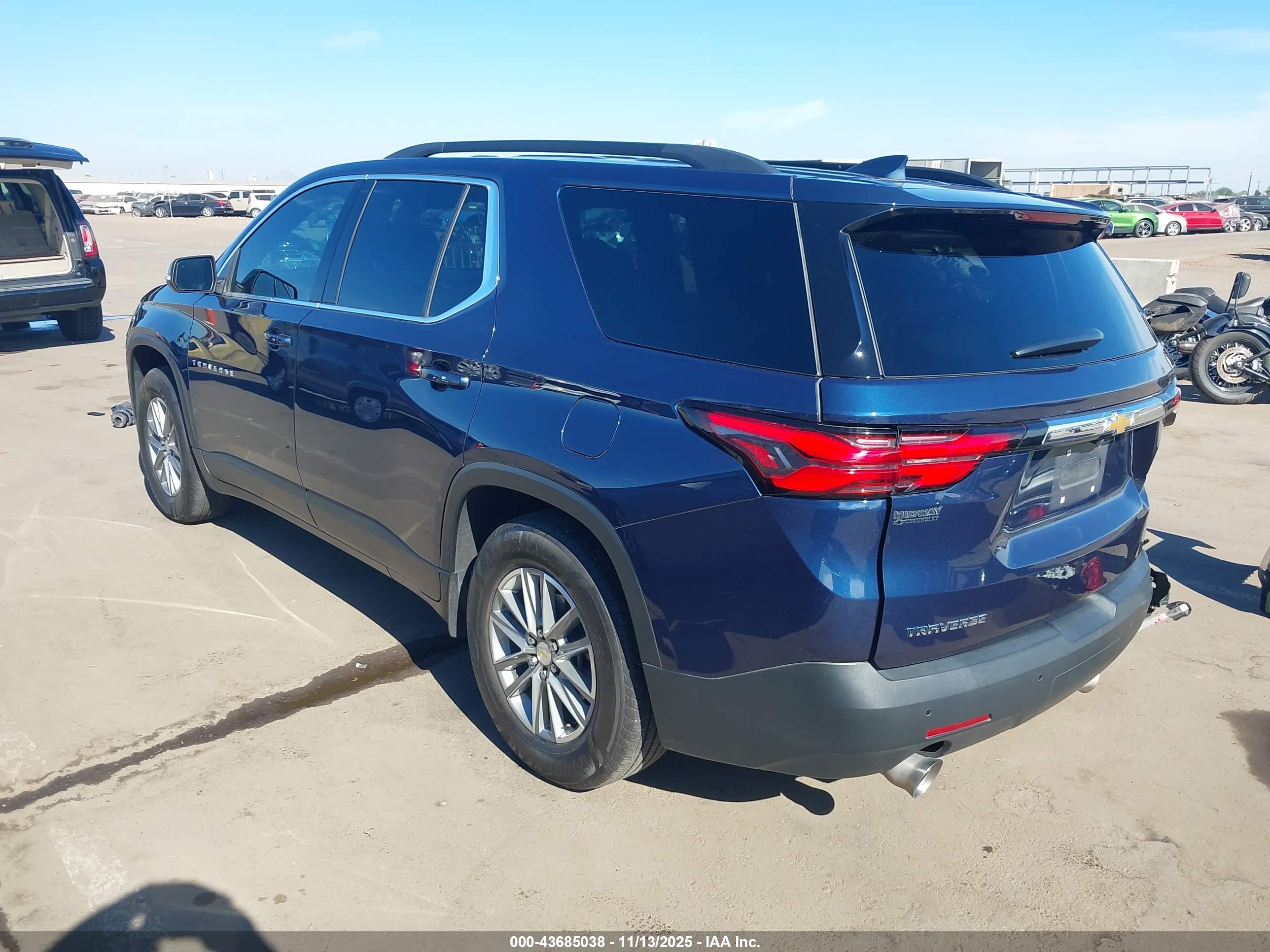 CHEVROLET TRAVERSE image 3