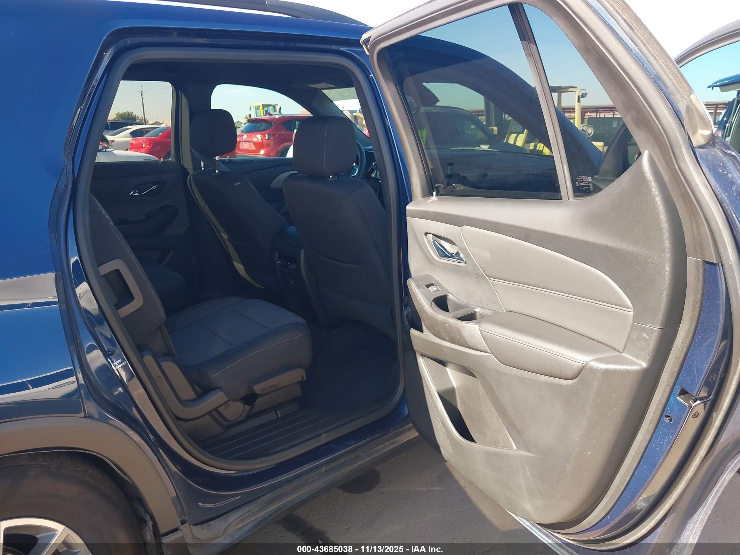 CHEVROLET TRAVERSE image 8