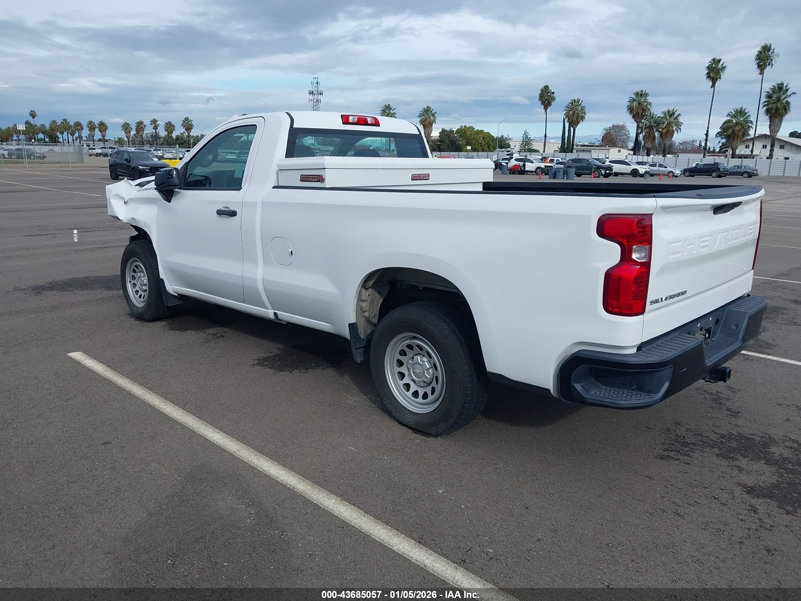 CHEVROLET SILVERADO image 3
