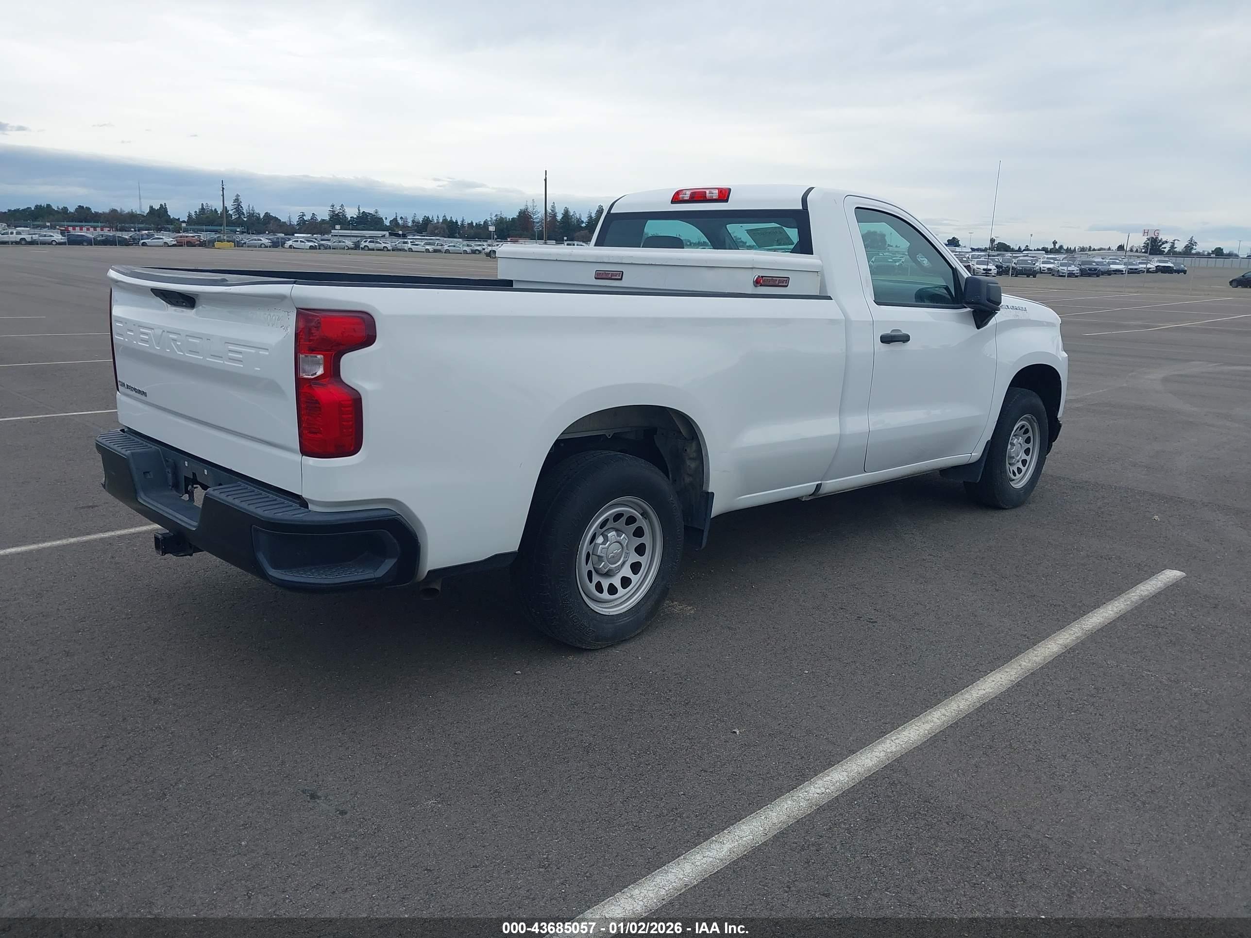 CHEVROLET SILVERADO image 4