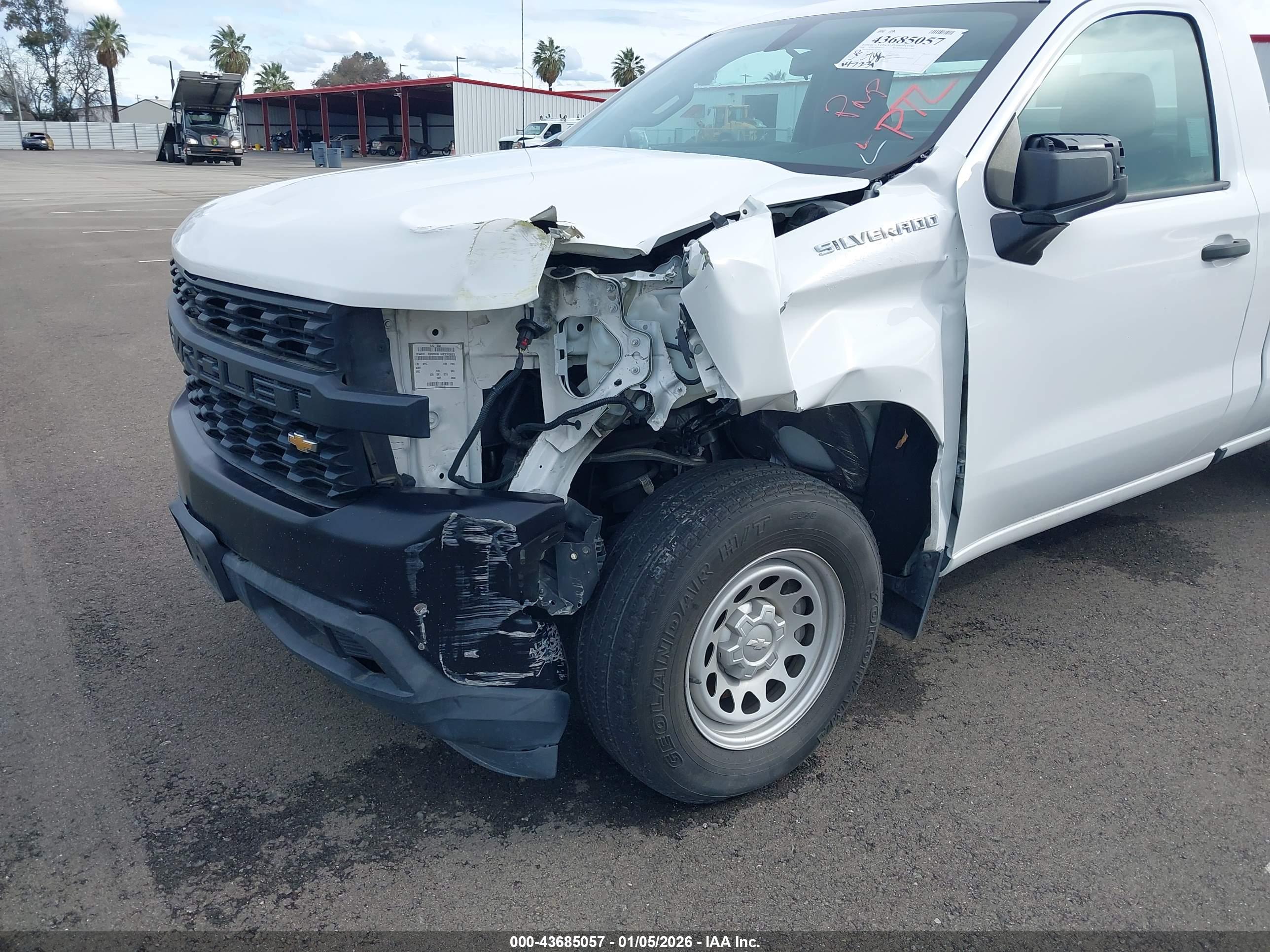 CHEVROLET SILVERADO image 6