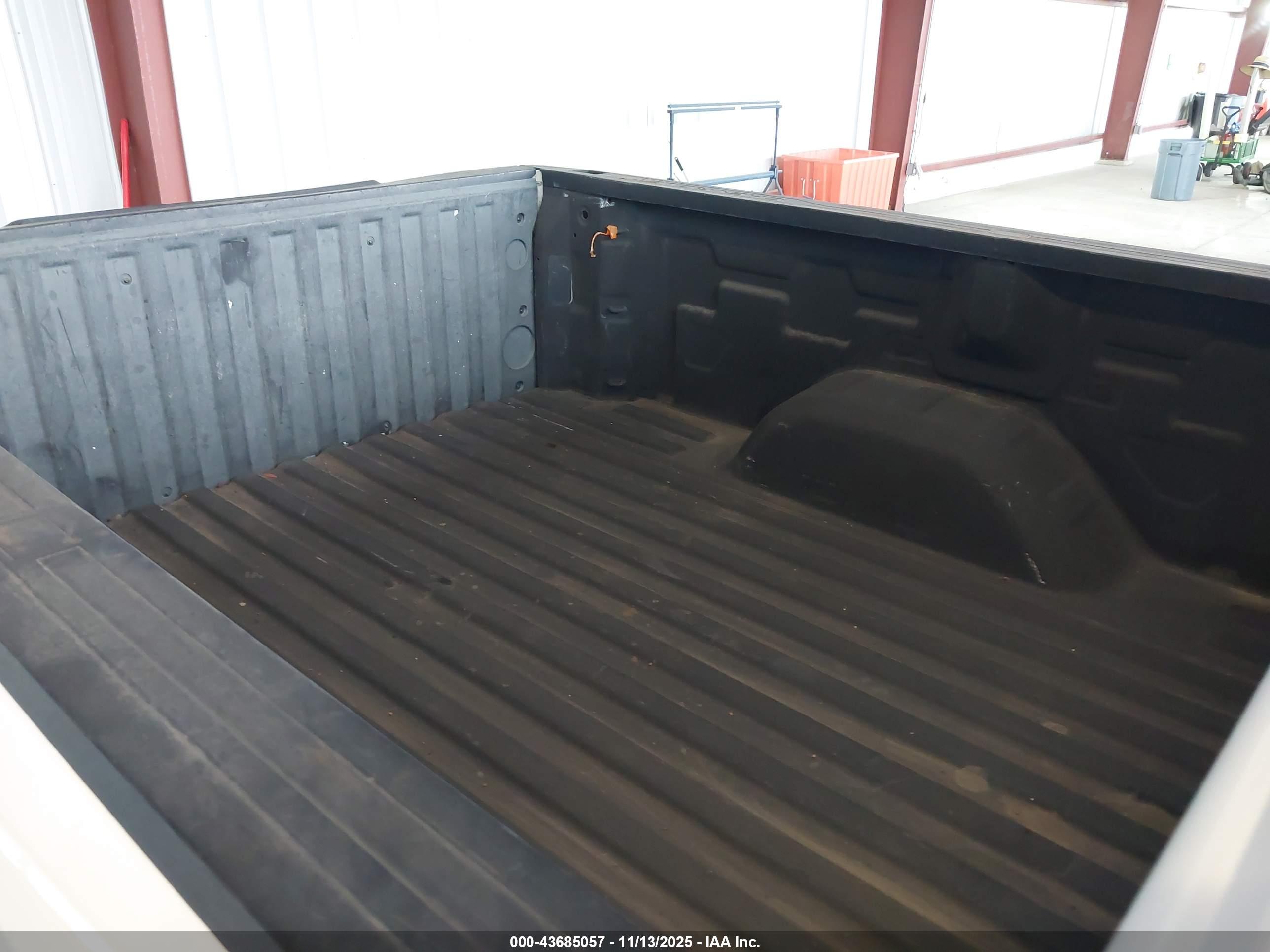 CHEVROLET SILVERADO image 8