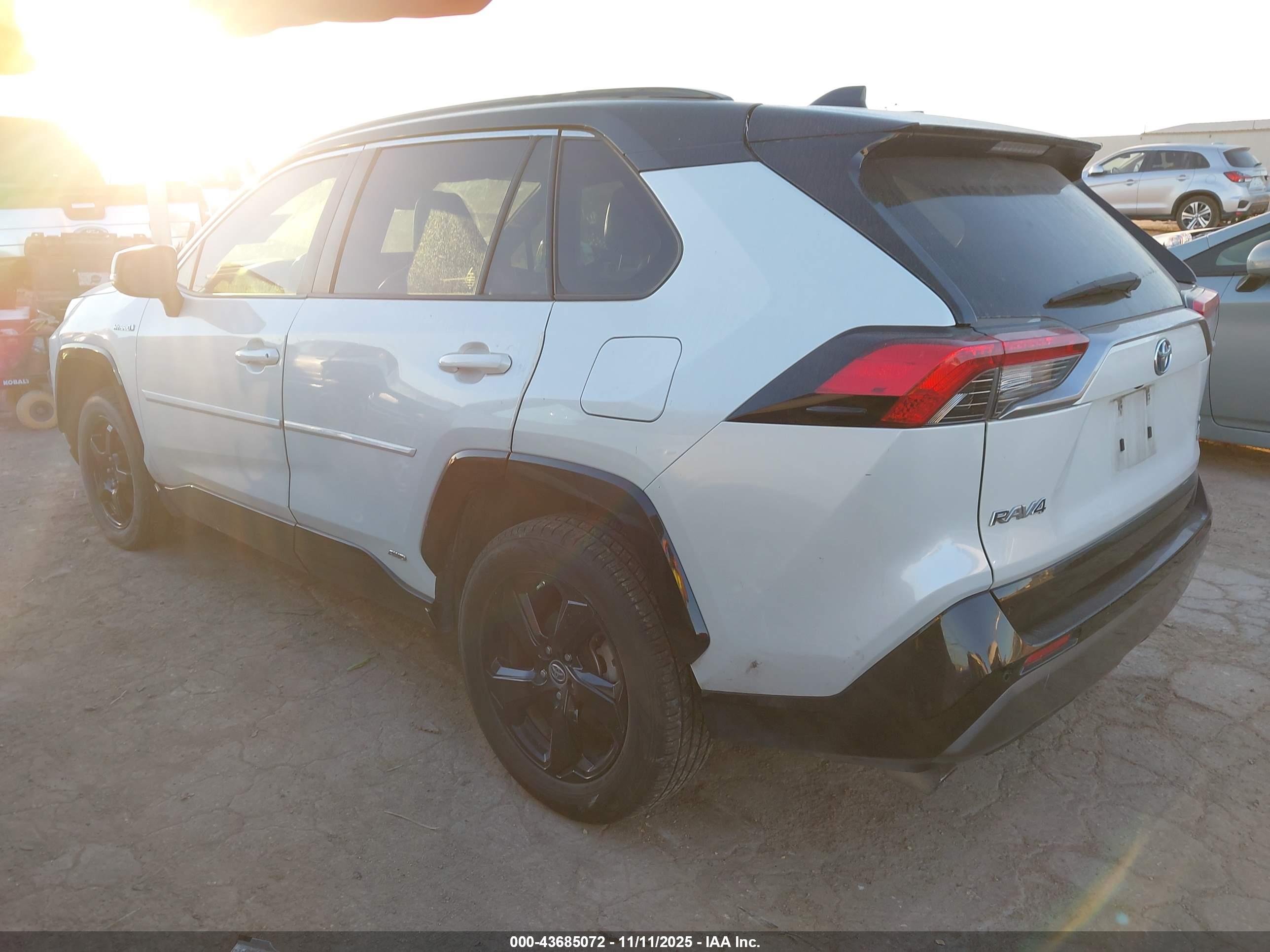 TOYOTA RAV4 image 3