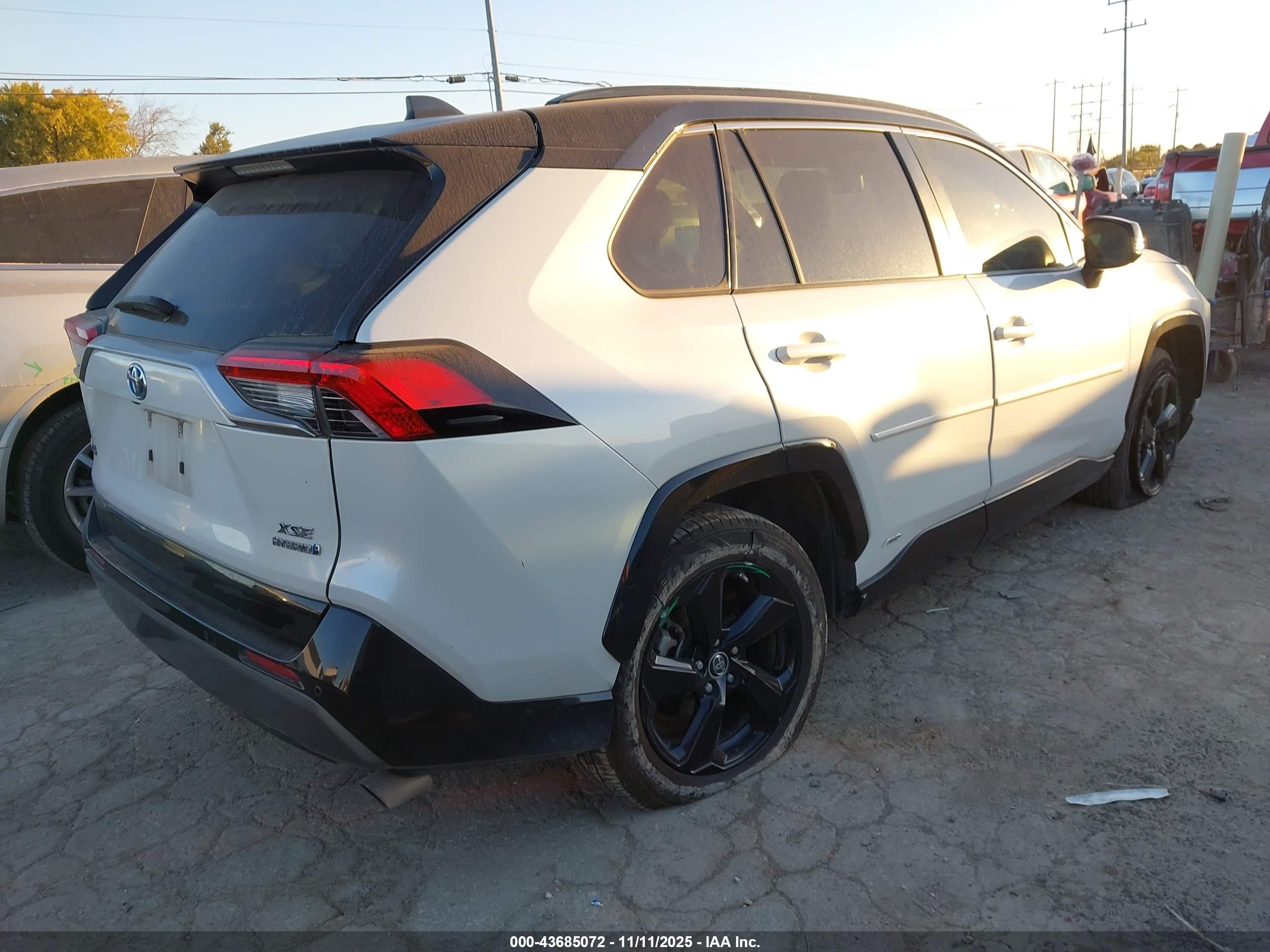 TOYOTA RAV4 image 4