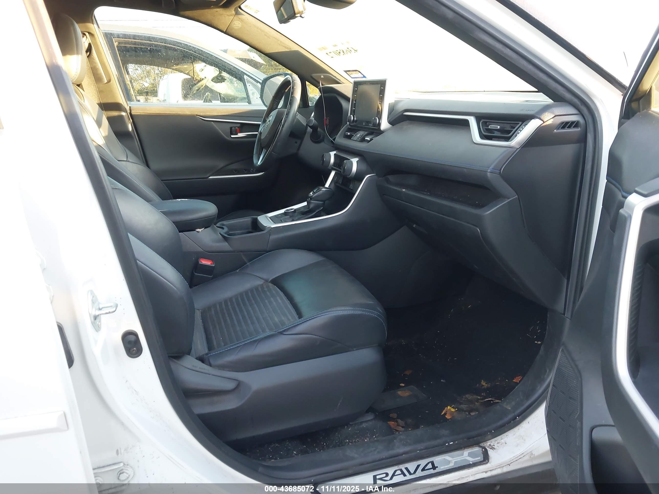 TOYOTA RAV4 image 5