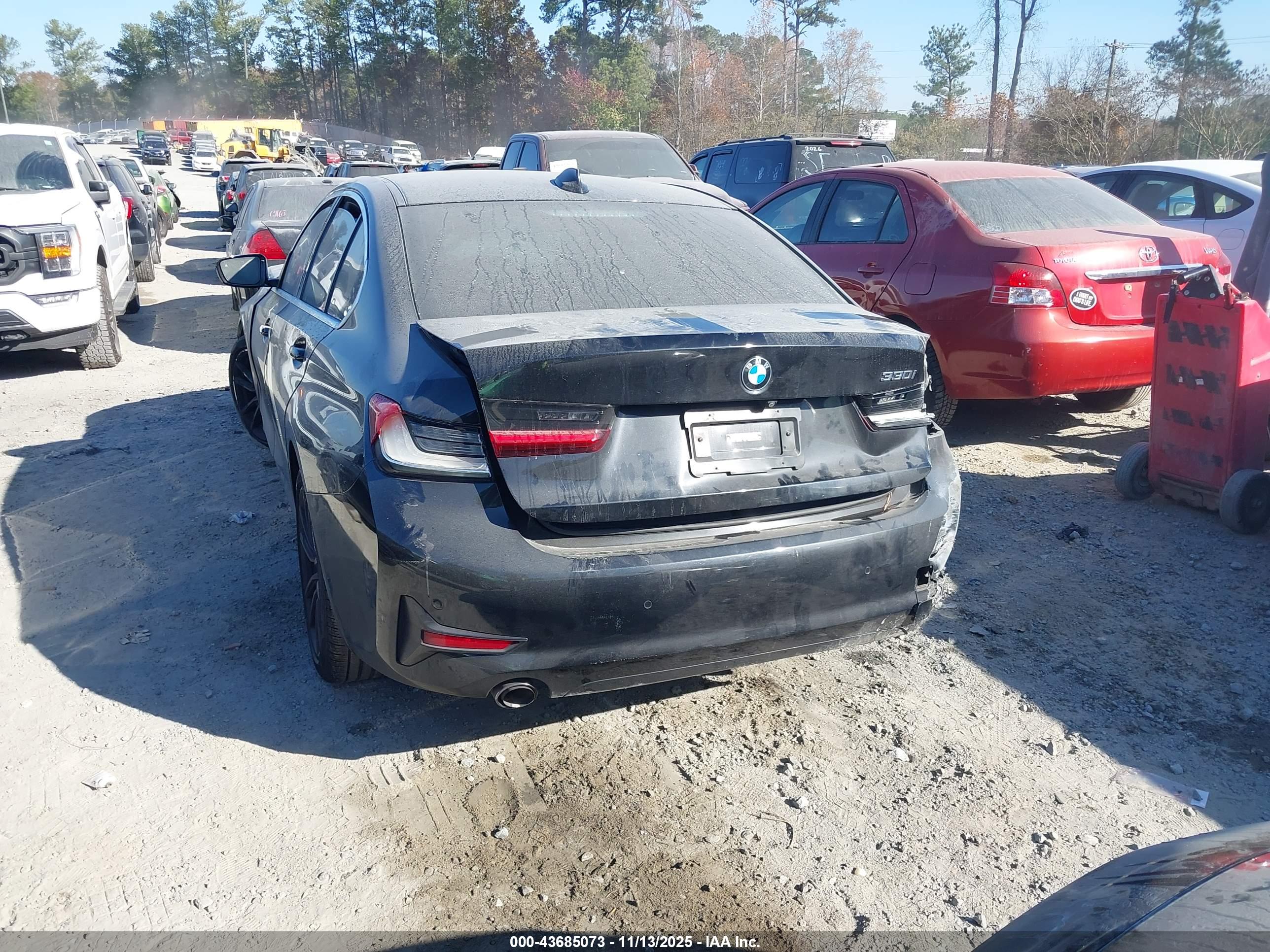 BMW 330I image 3