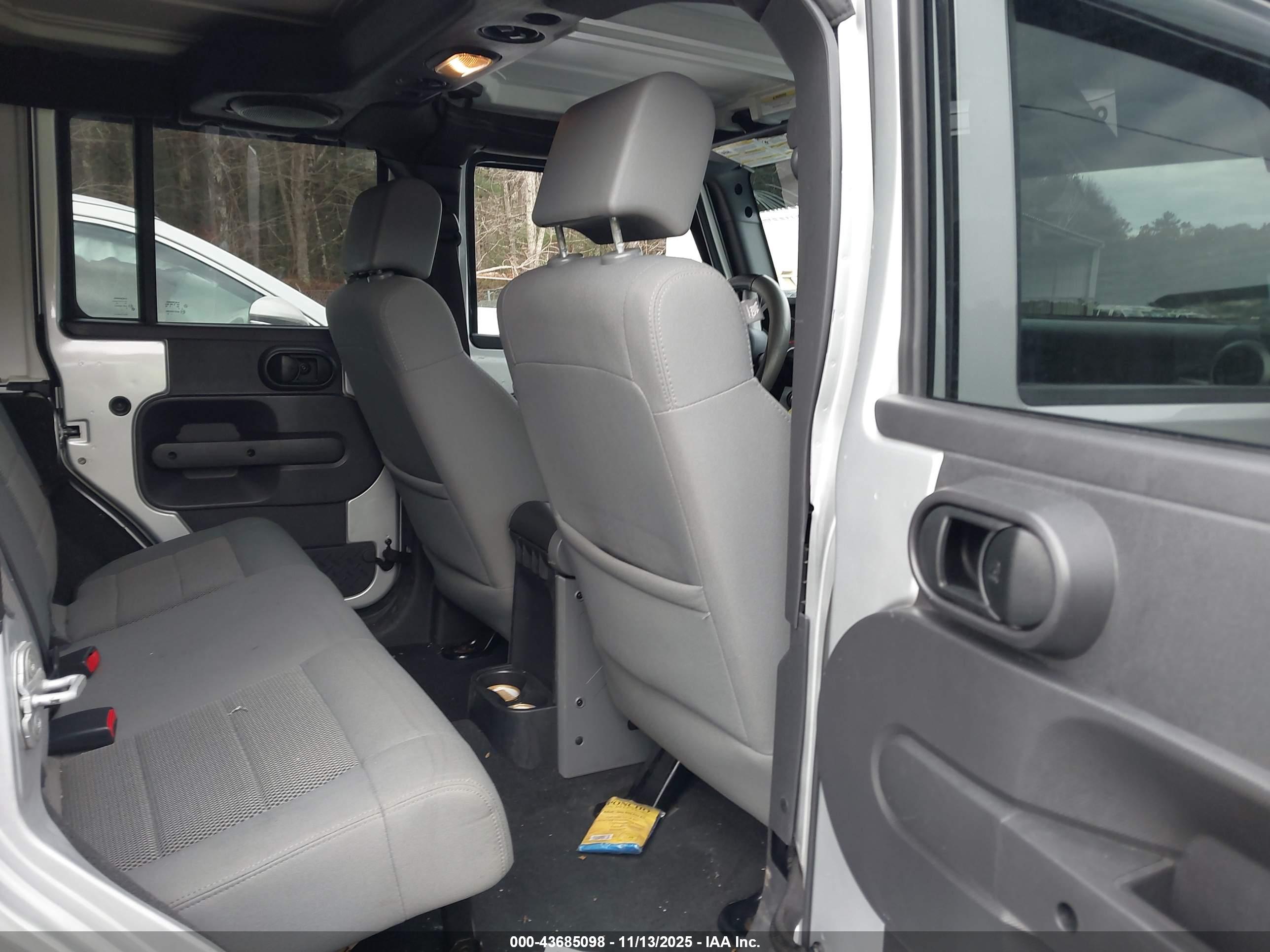 JEEP WRANGLER image 8