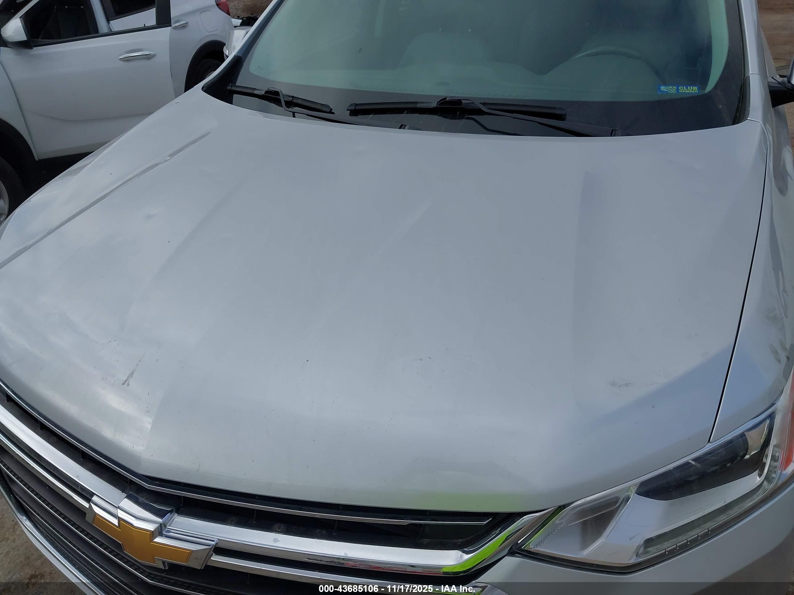 CHEVROLET TRAVERSE image 6