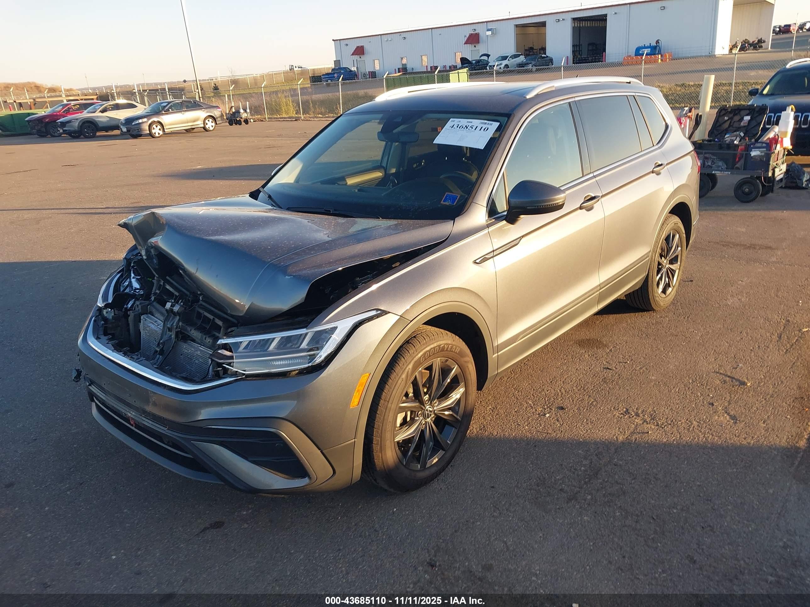 VOLKSWAGEN TIGUAN image 2