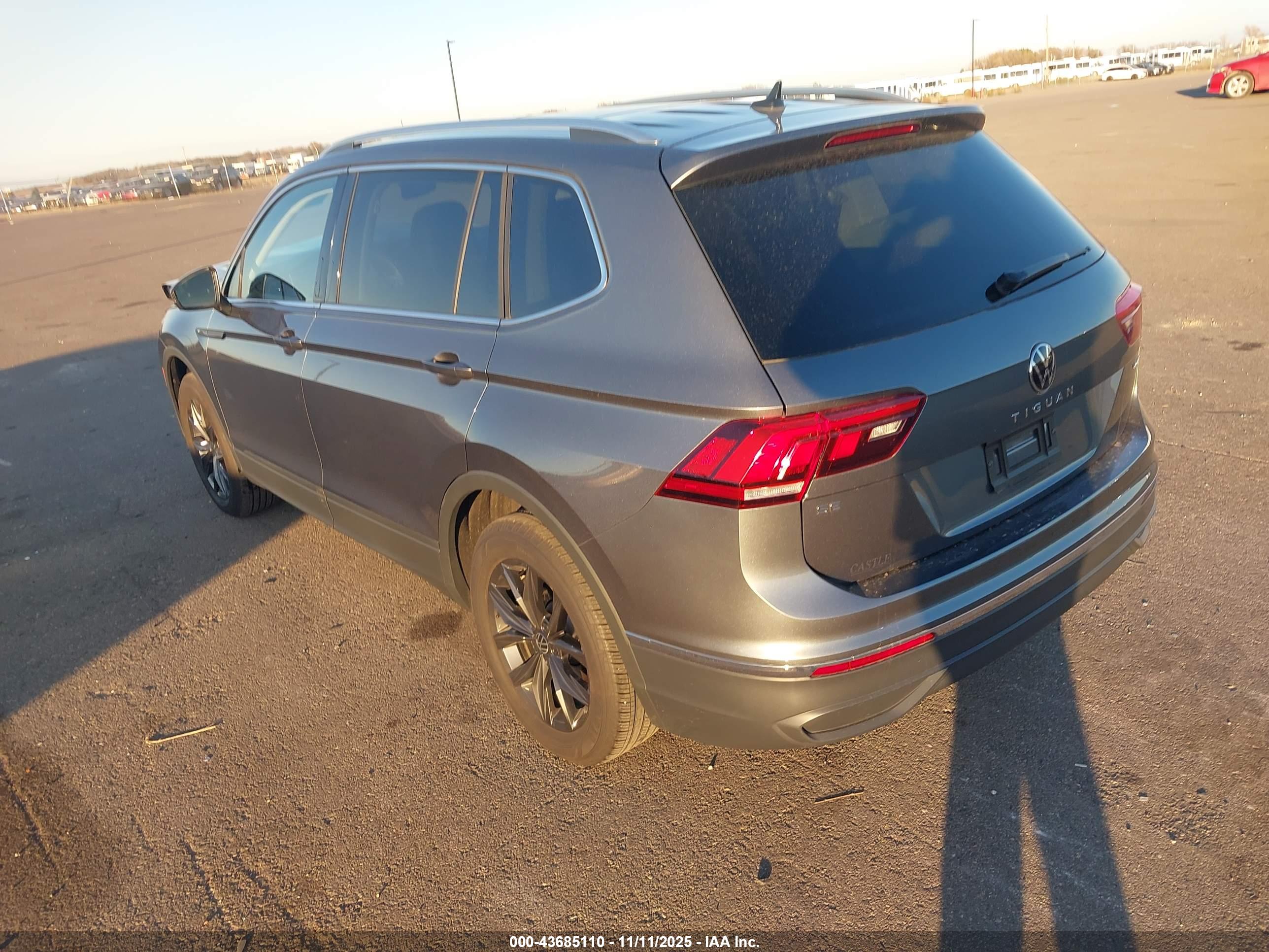 VOLKSWAGEN TIGUAN image 3