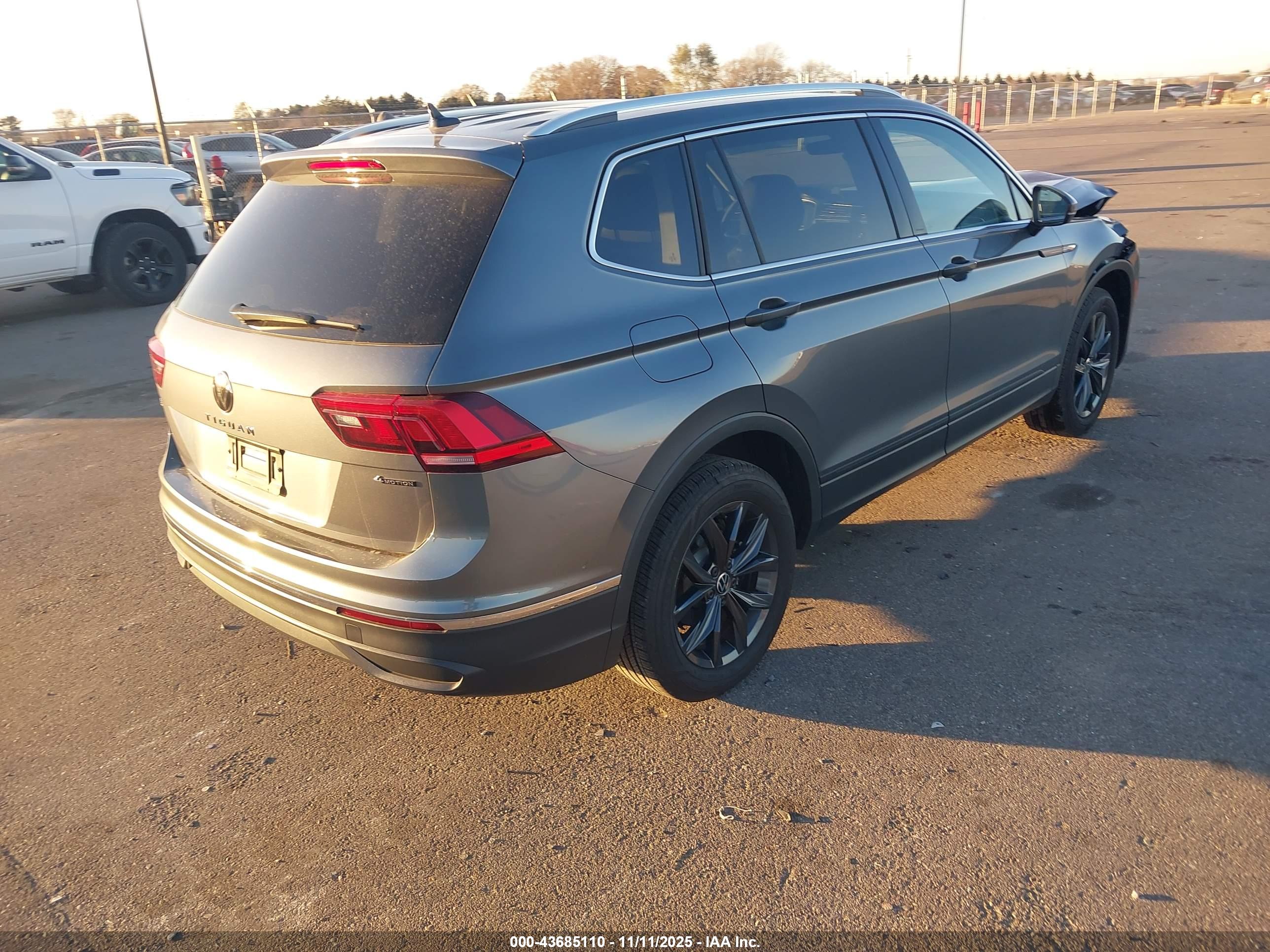 VOLKSWAGEN TIGUAN image 4
