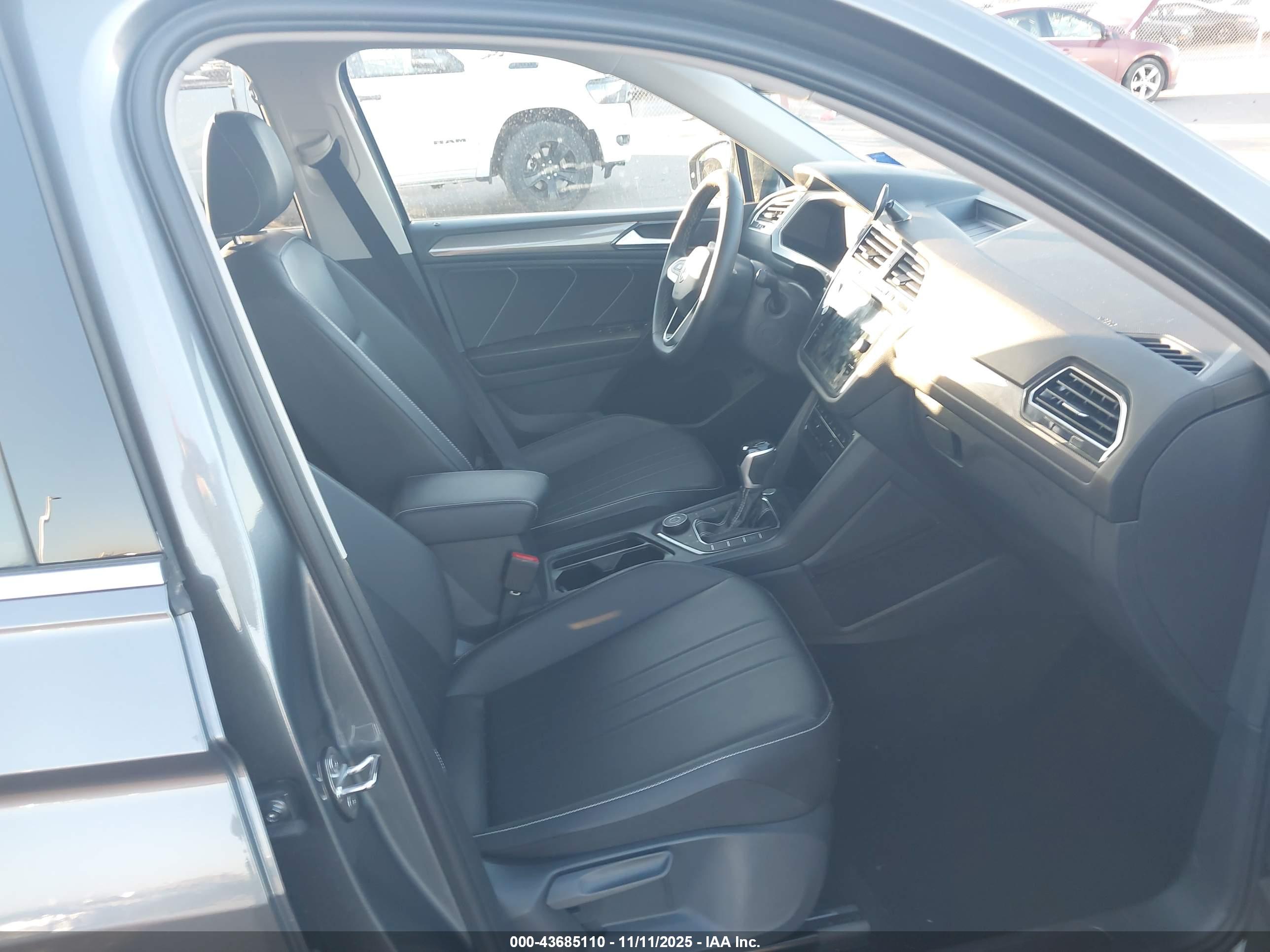 VOLKSWAGEN TIGUAN image 5
