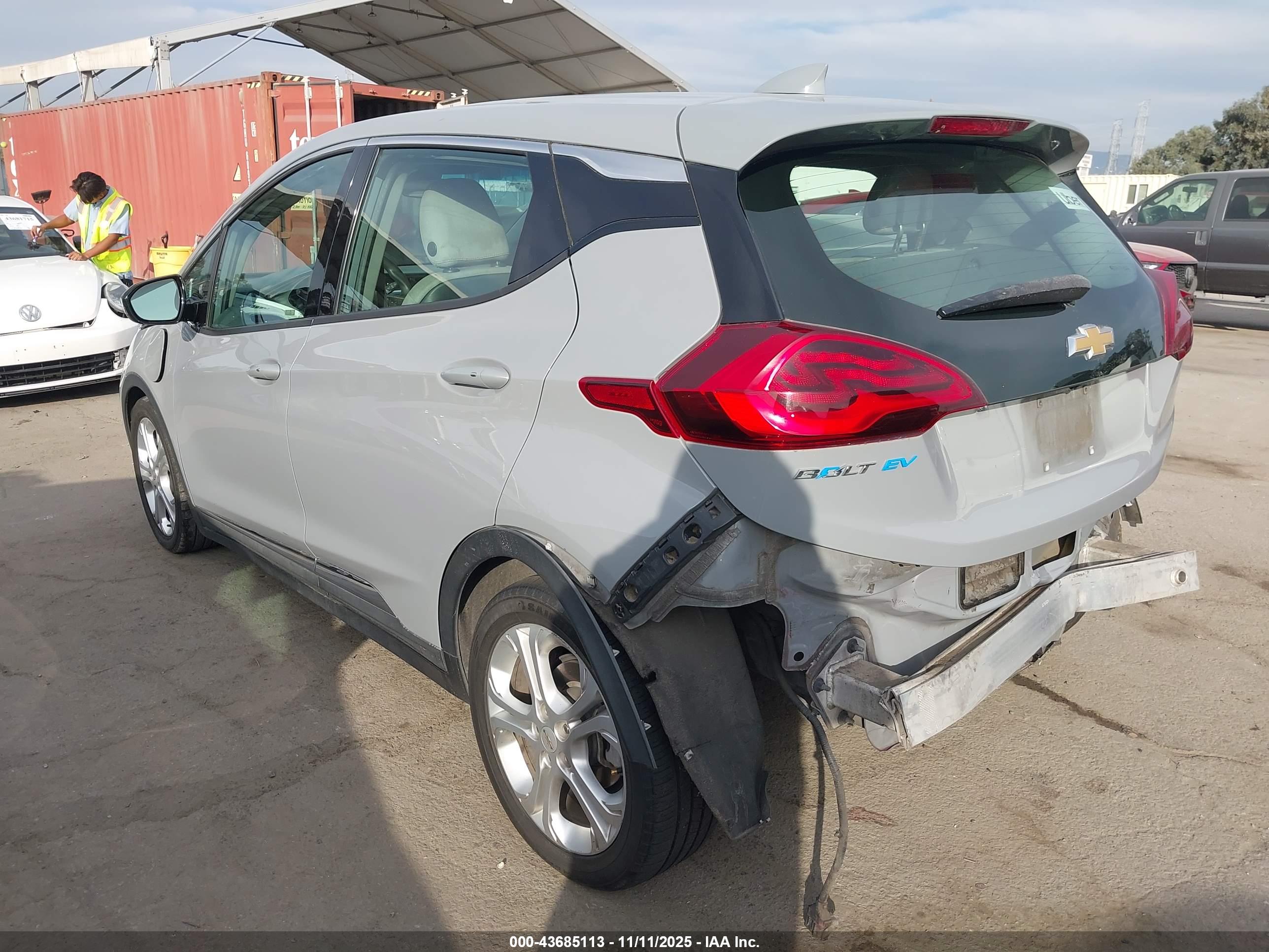 CHEVROLET BOLT image 3